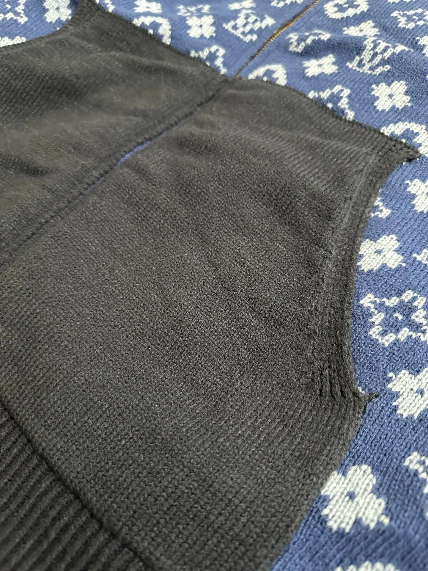 Reversible Monogram Jacquard Zip-Up Cardigan D47020243 — view 10