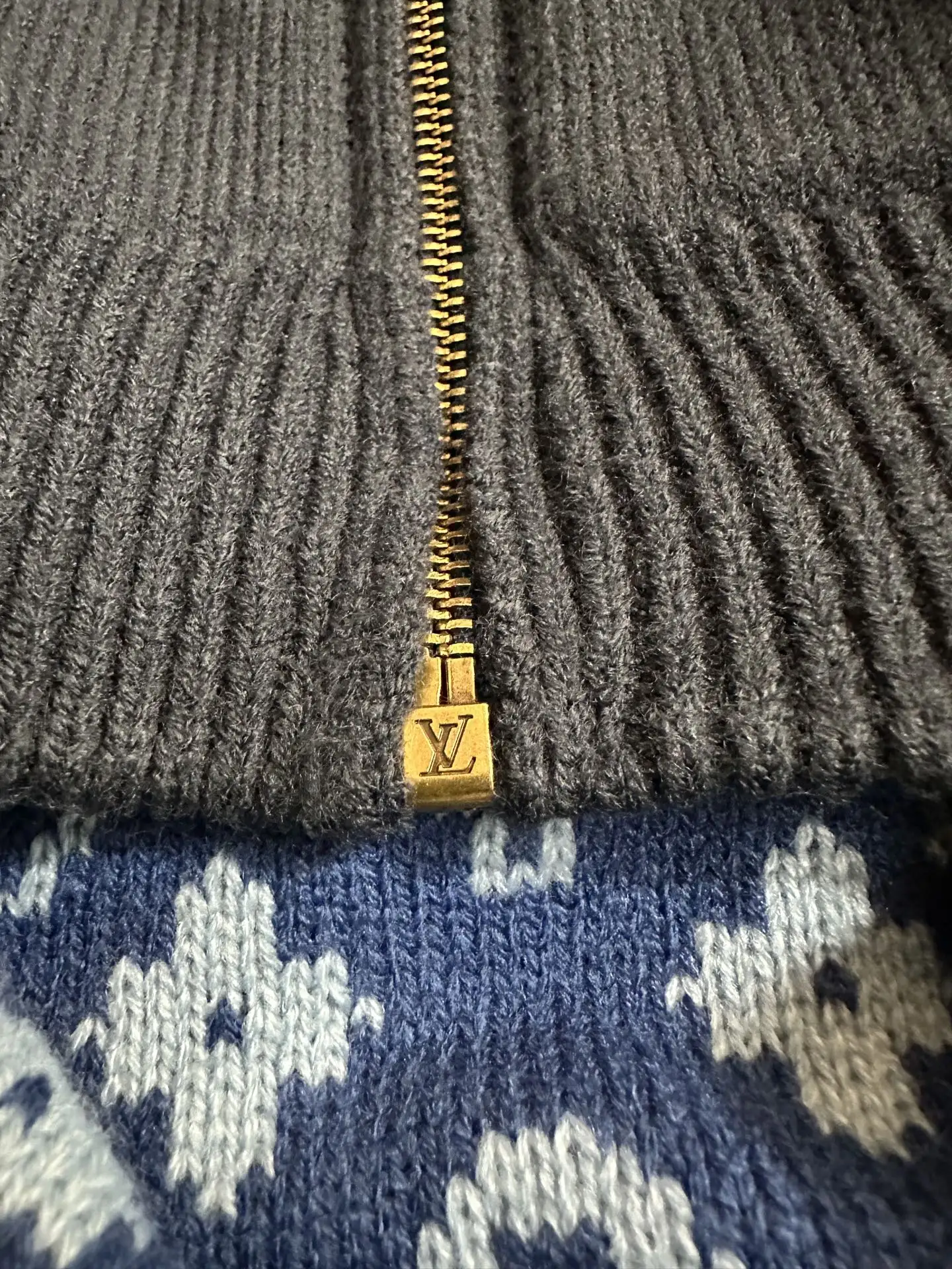 Reversible Monogram Jacquard Zip-Up Cardigan D47020243 — view 11