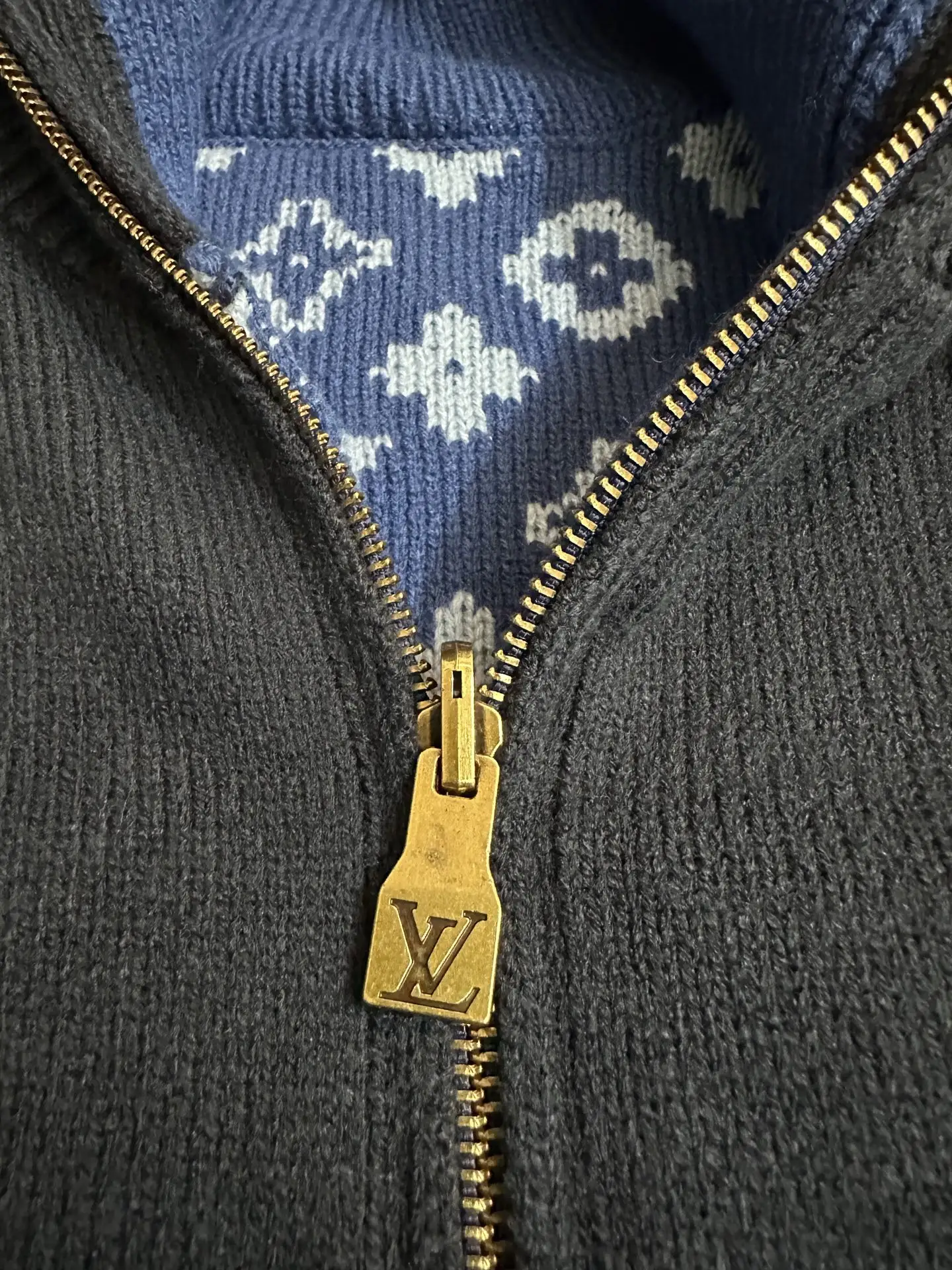 Reversible Monogram Jacquard Zip-Up Cardigan D47020243 — view 12
