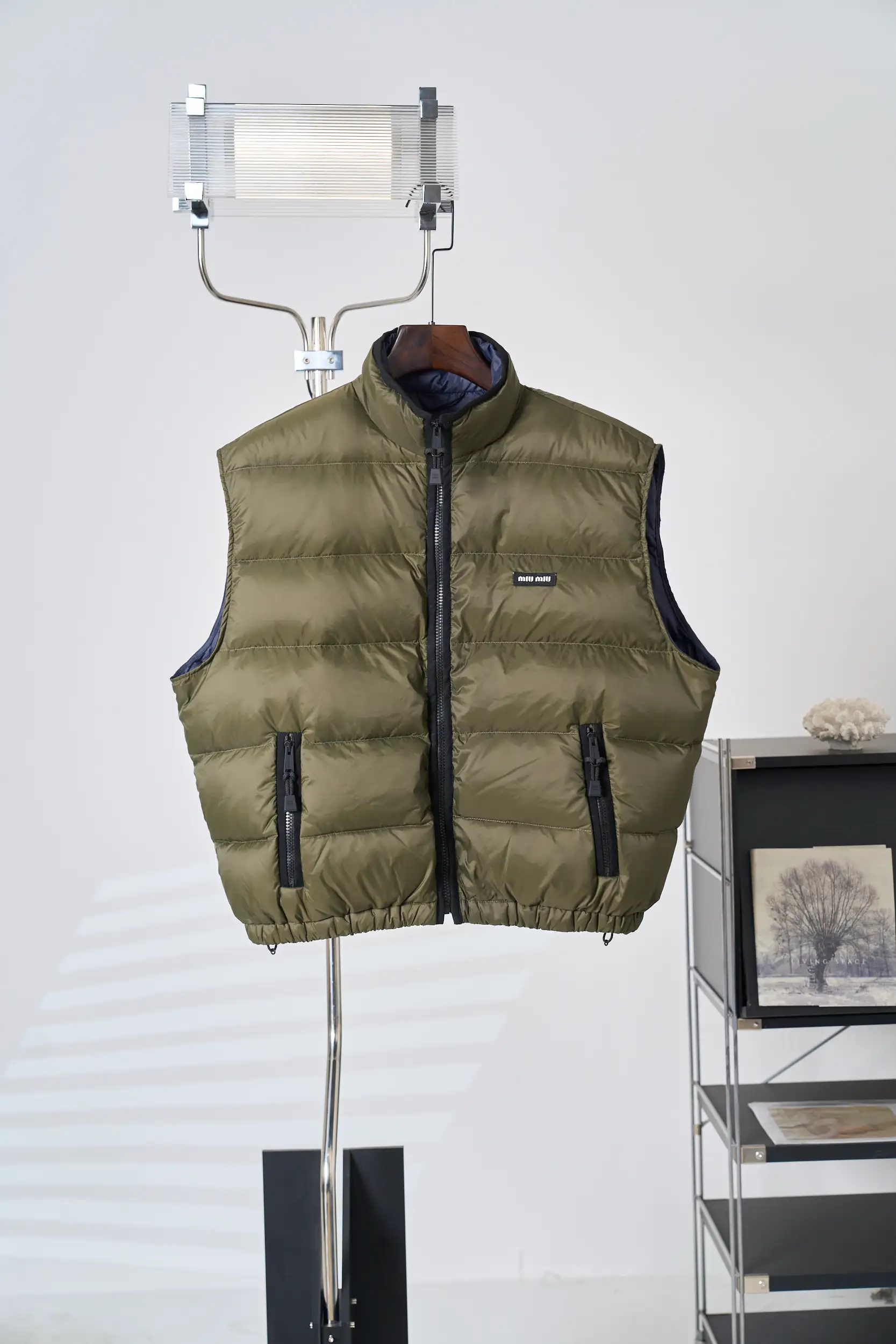 Embroidered Logo Puffer Gilet D50020412