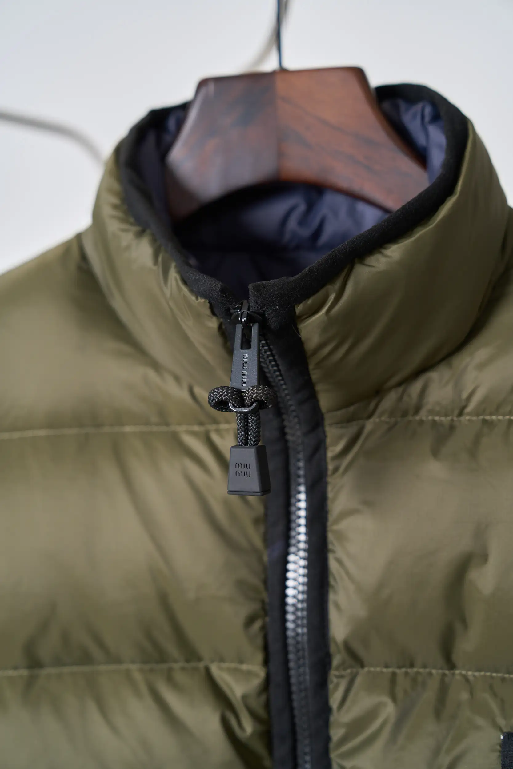 Embroidered Logo Puffer Gilet D50020412 — view 4