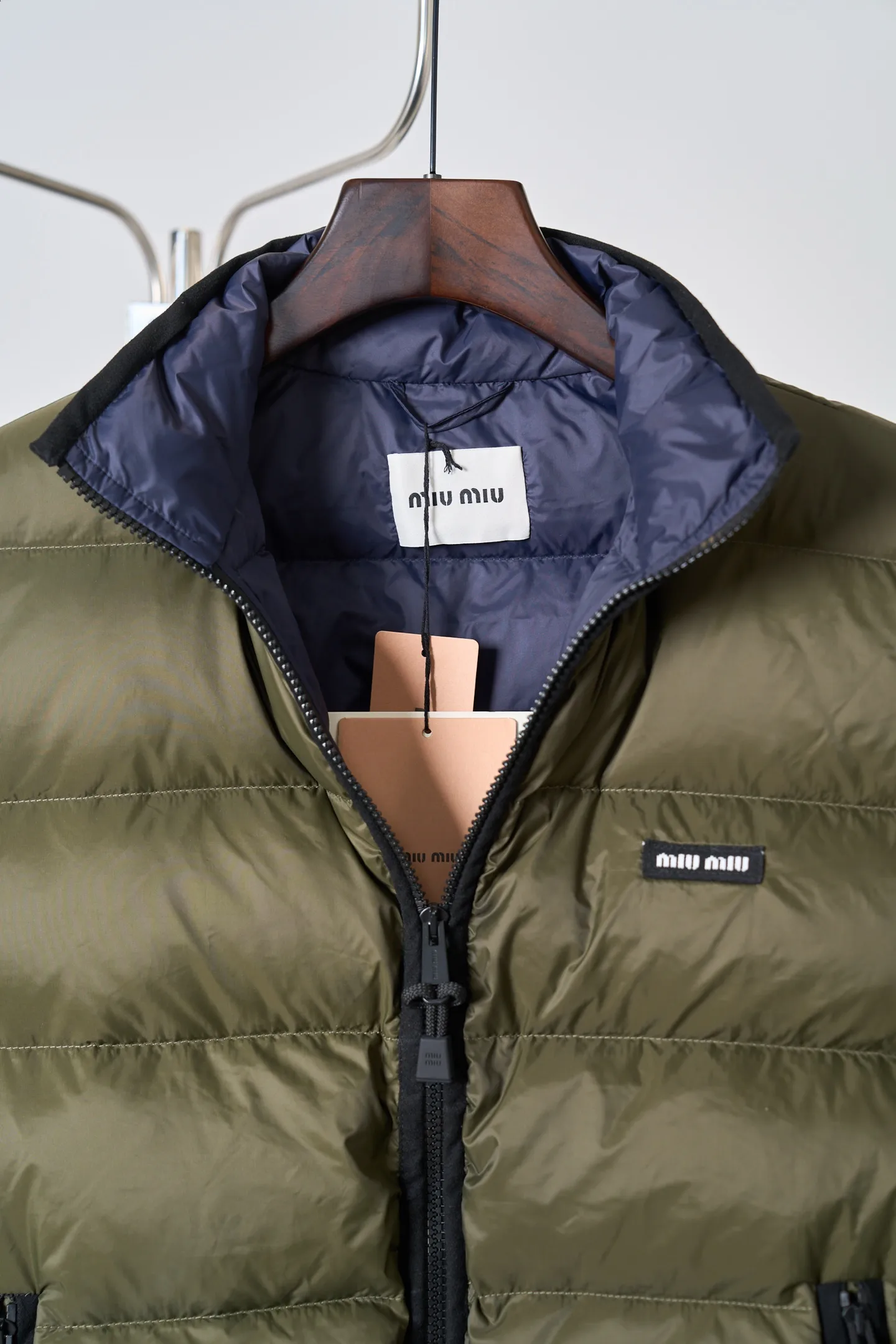 Embroidered Logo Puffer Gilet D50020412 — view 5