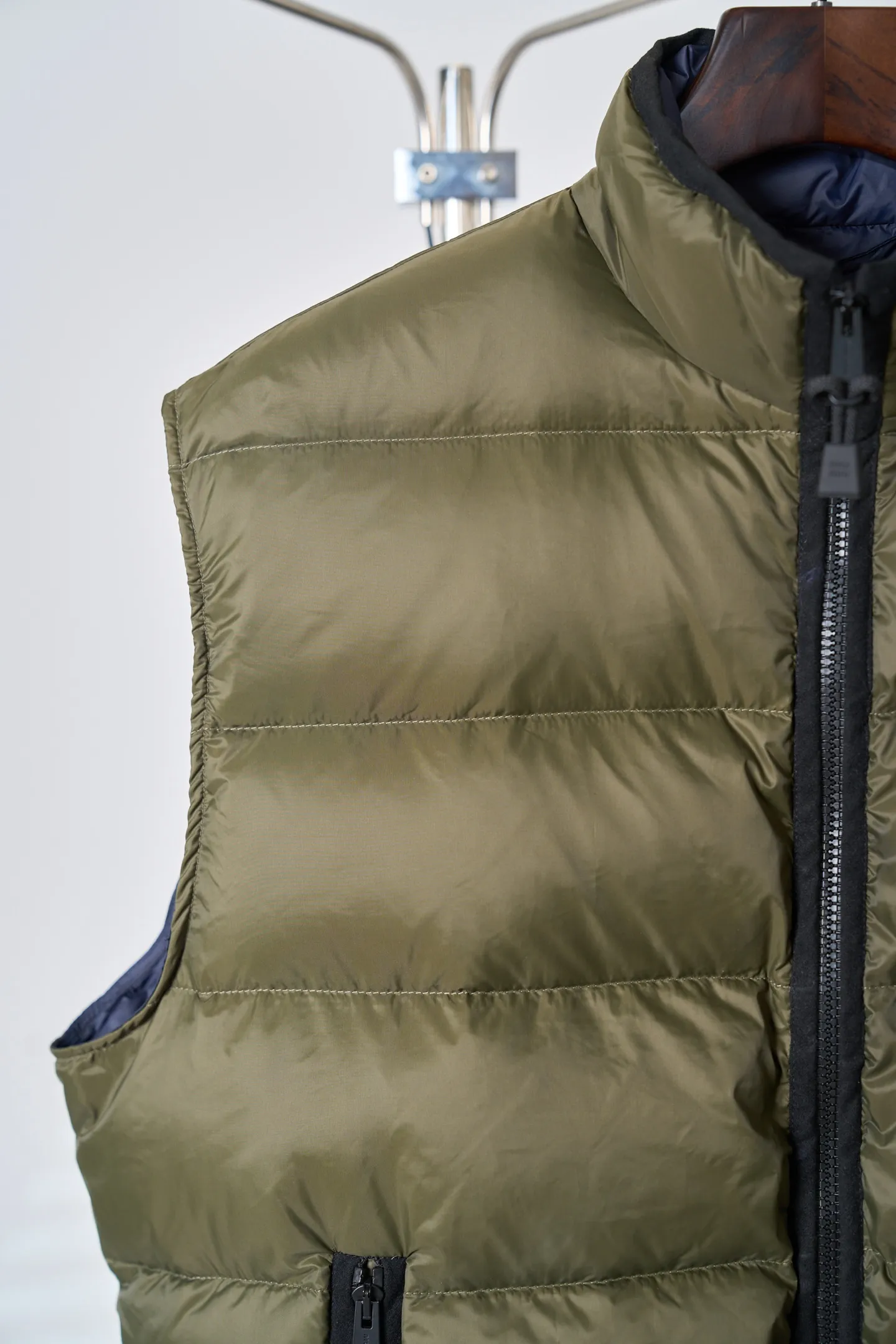 Embroidered Logo Puffer Gilet D50020412 — view 7