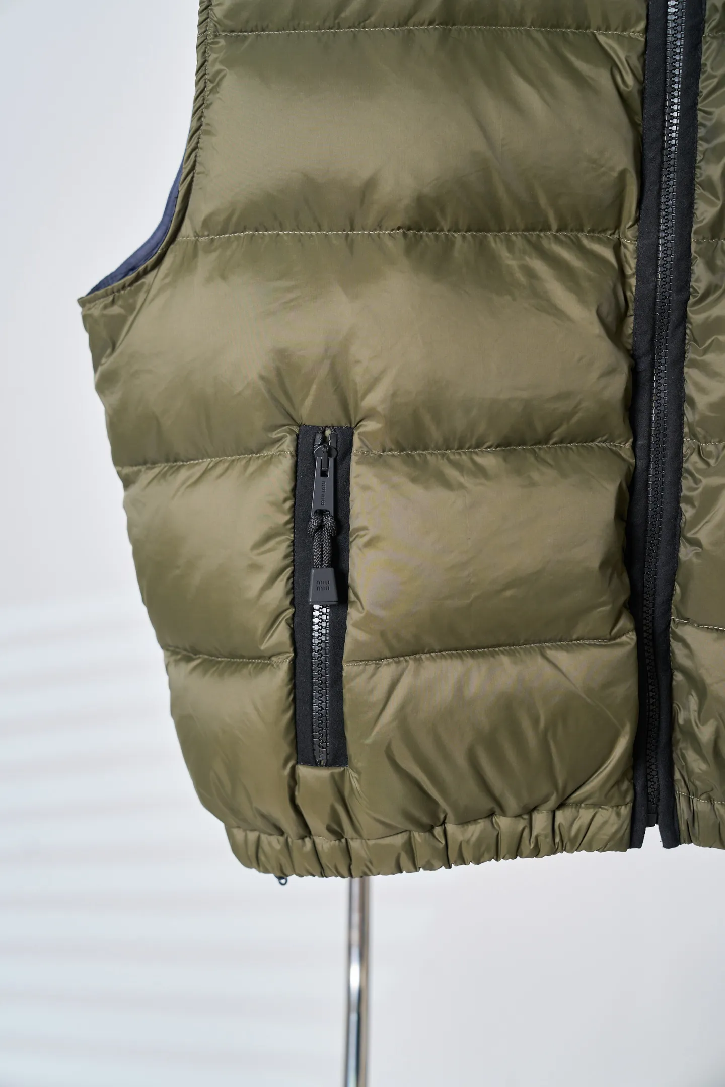 Embroidered Logo Puffer Gilet D50020412 — view 11