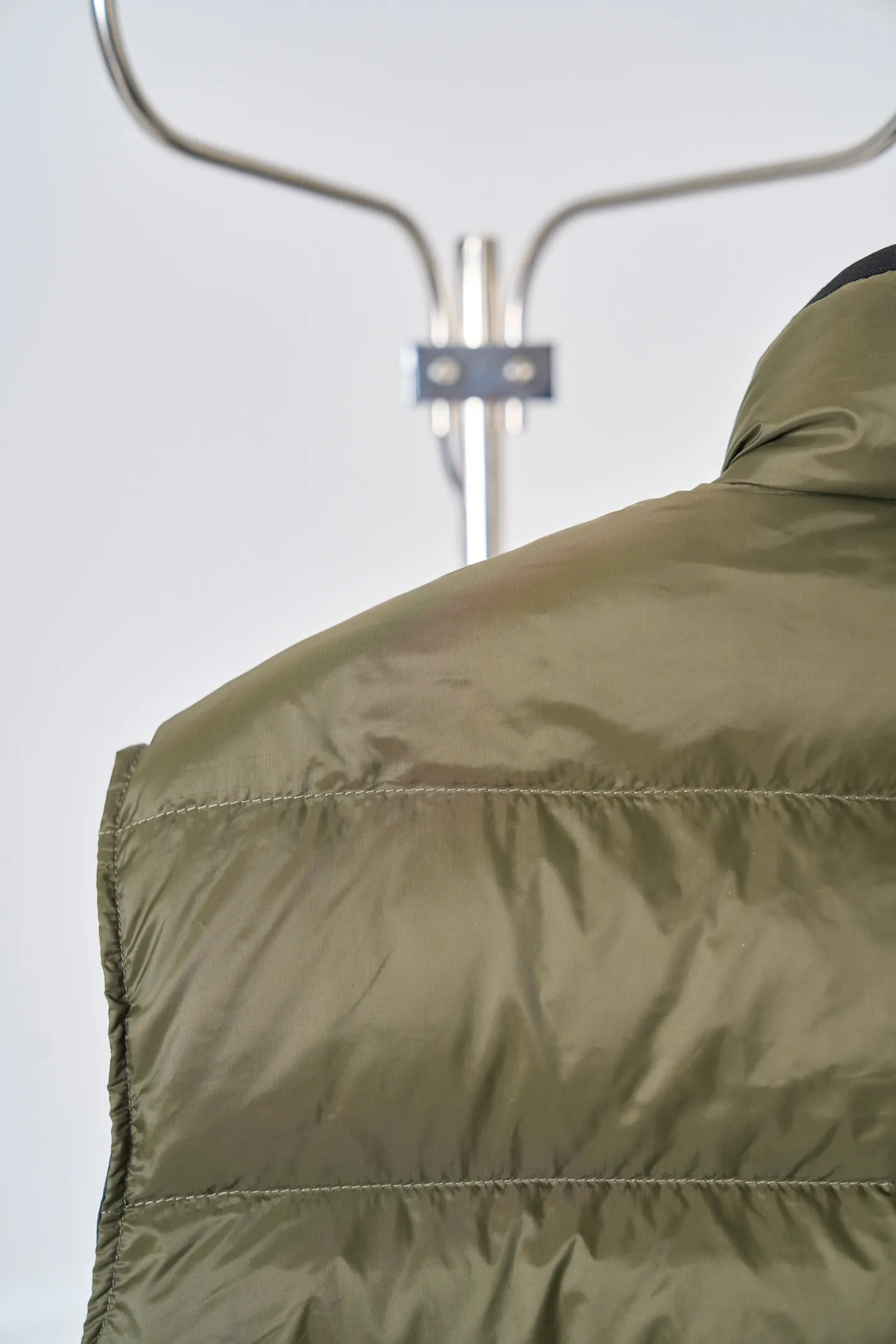 Embroidered Logo Puffer Gilet D50020412 — view 15