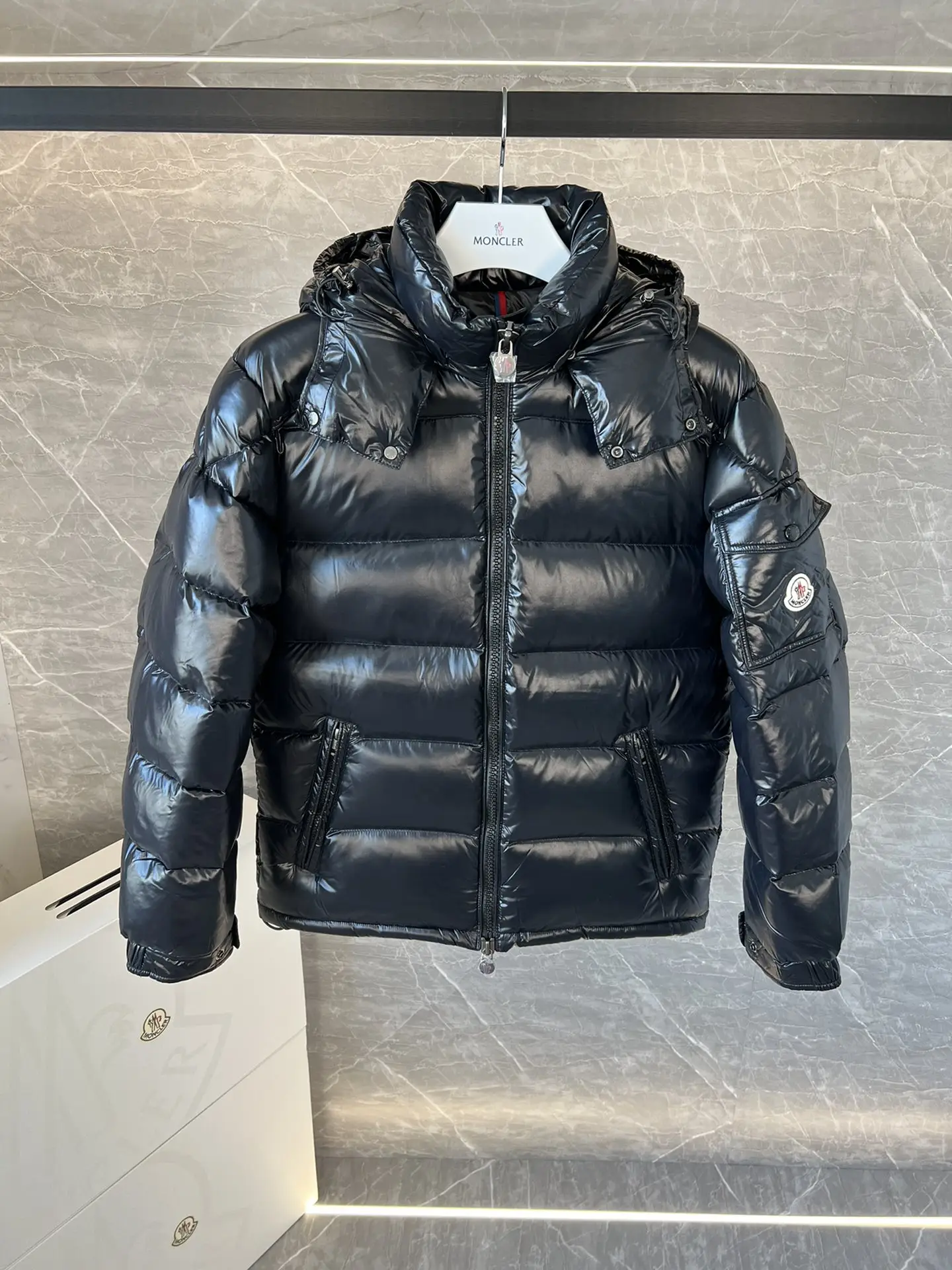 Maya Glossy Nylon Down Puffer Jacket D58020302 — view 7