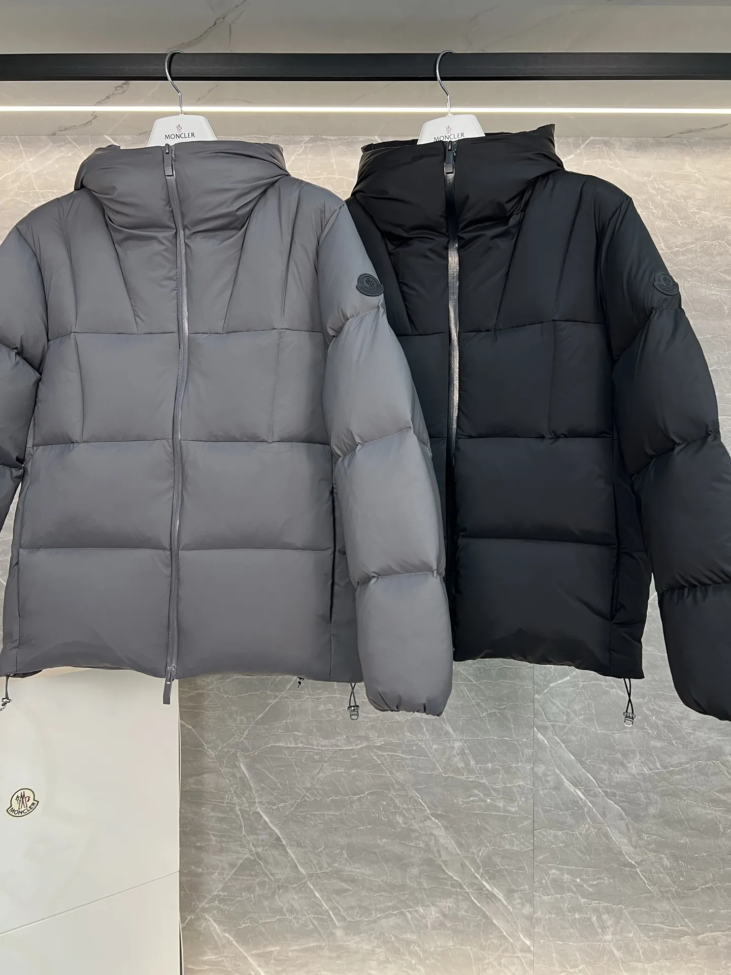 Black Badge Hooded Down Puffer Jacket D58020304