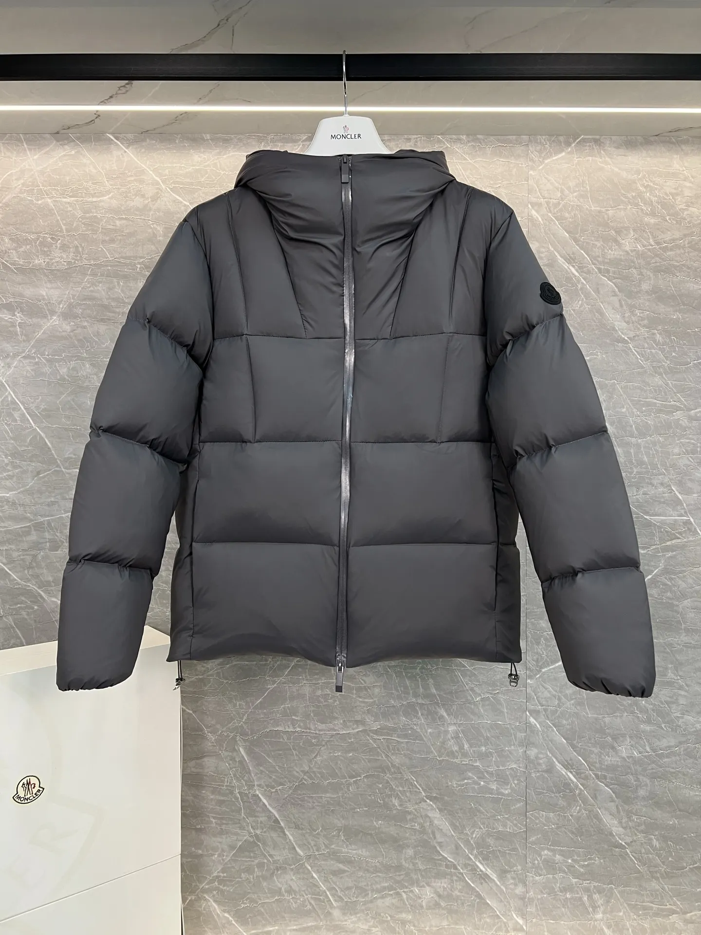 Black Badge Hooded Down Puffer Jacket D58020304 — view 3