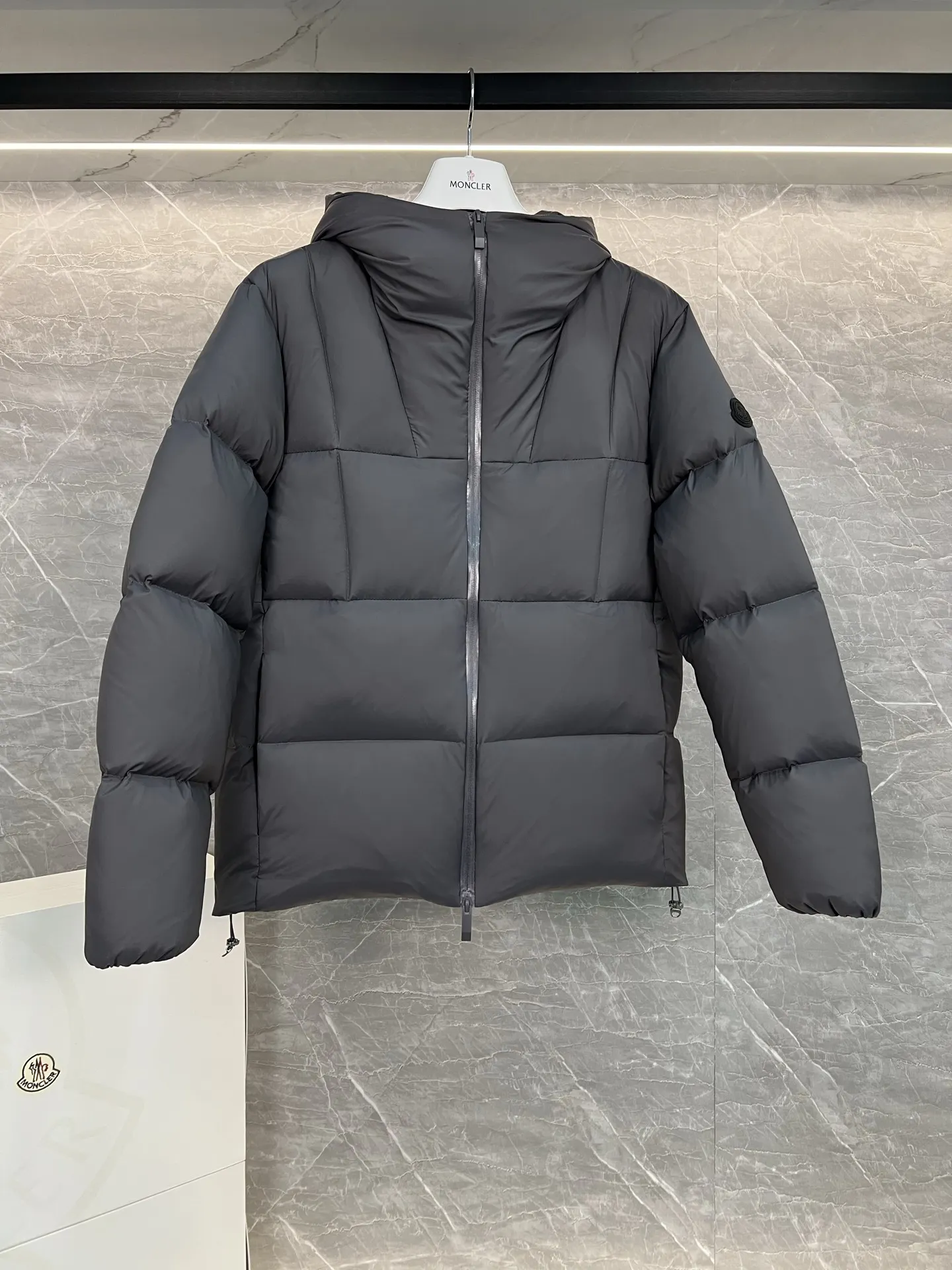 Black Badge Hooded Down Puffer Jacket D58020304 — view 4