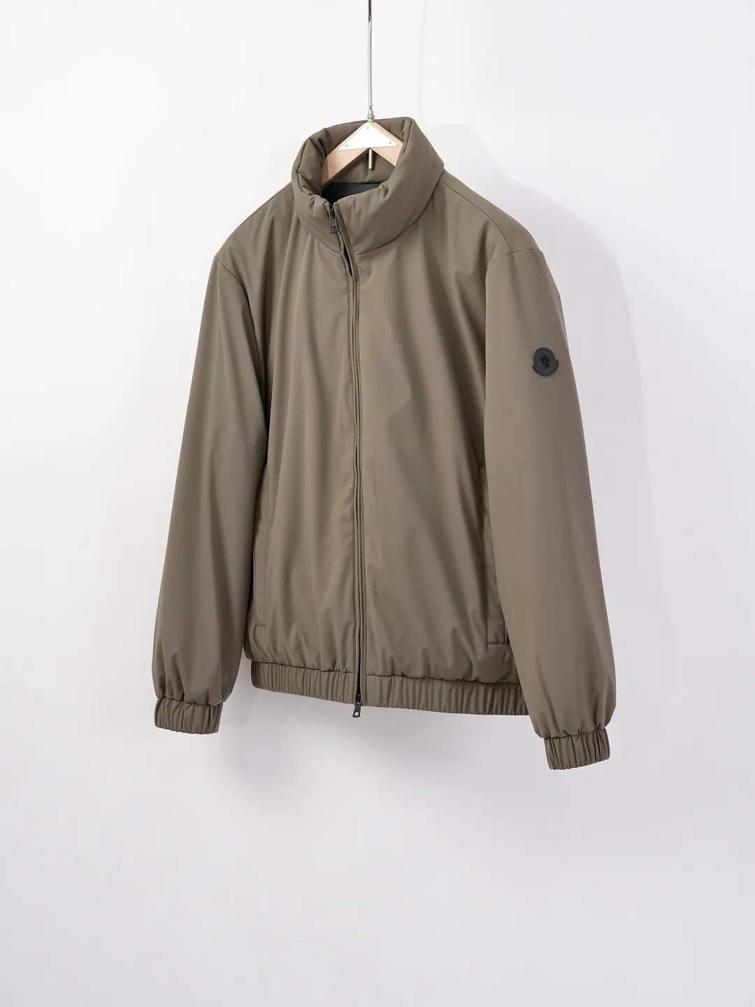 Moncler Luserna Down-Filled Puffer Jacket D59020381 — view 2