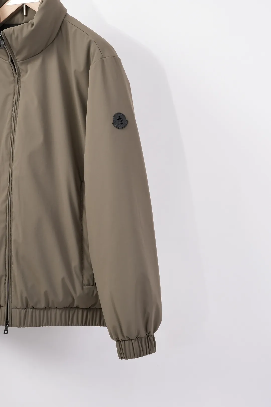 Moncler Luserna Down-Filled Puffer Jacket D59020381 — view 7