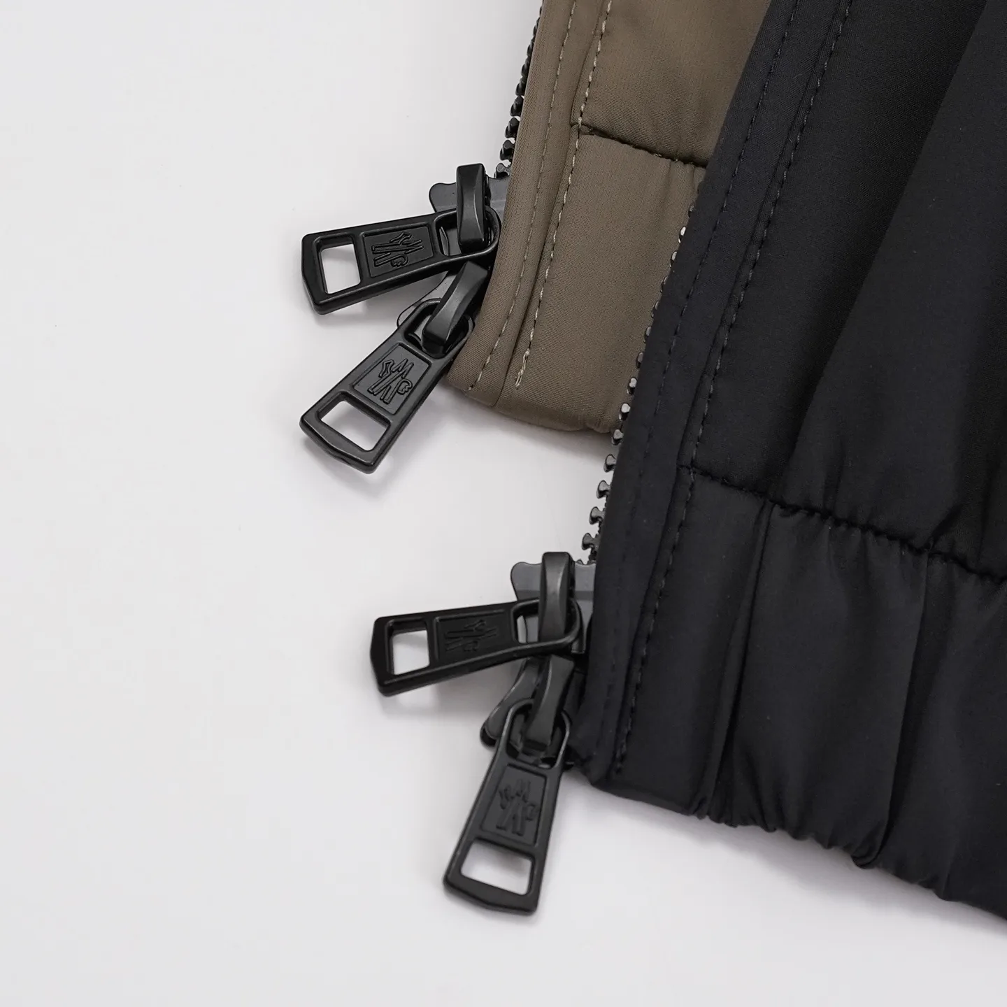 Moncler Luserna Down-Filled Puffer Jacket D59020381 — view 11