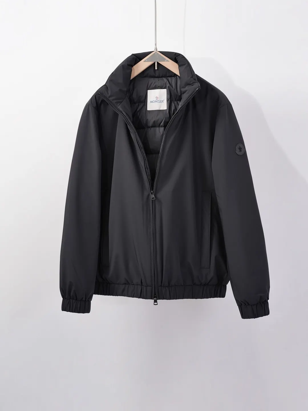 Moncler Luserna Down-Filled Puffer Jacket D59020382 — view 3
