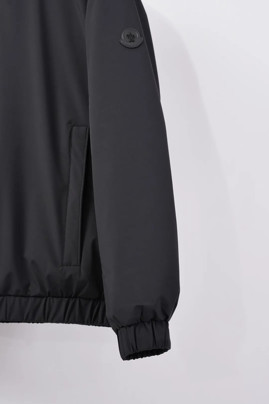 Moncler Luserna Down-Filled Puffer Jacket D59020382 — view 7