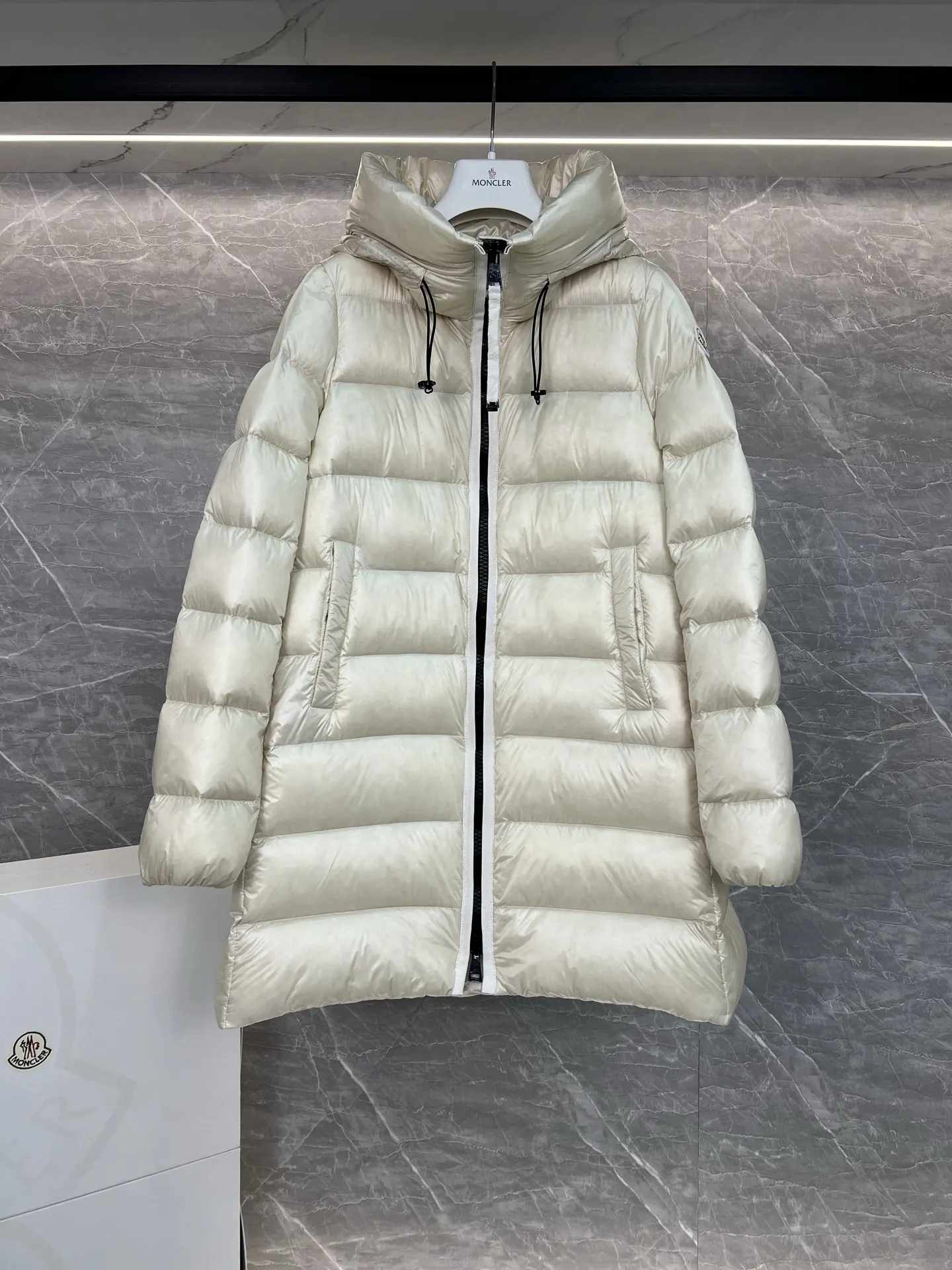 Suyenne Hooded Quilted Down Jacket D60020306 — view 3