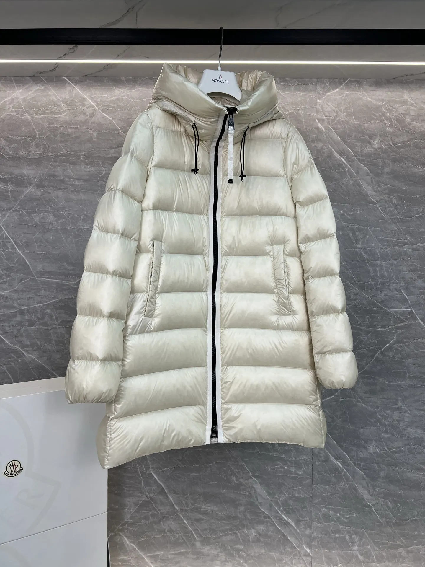 Suyenne Hooded Quilted Down Jacket D60020306 — view 4