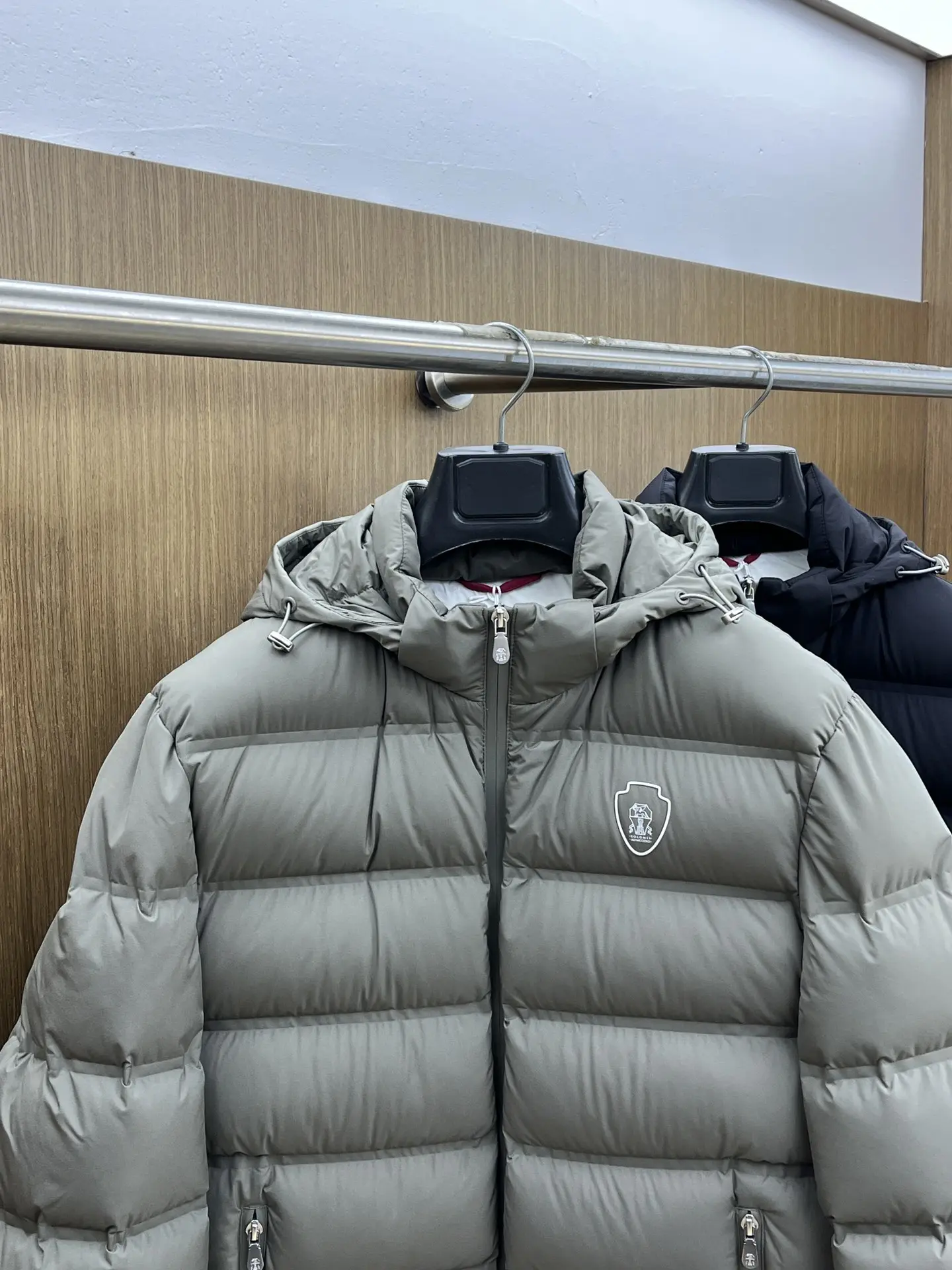 Brunello Cucinelli Logo-Print Quilted Down Jacket D60020390 — view 2
