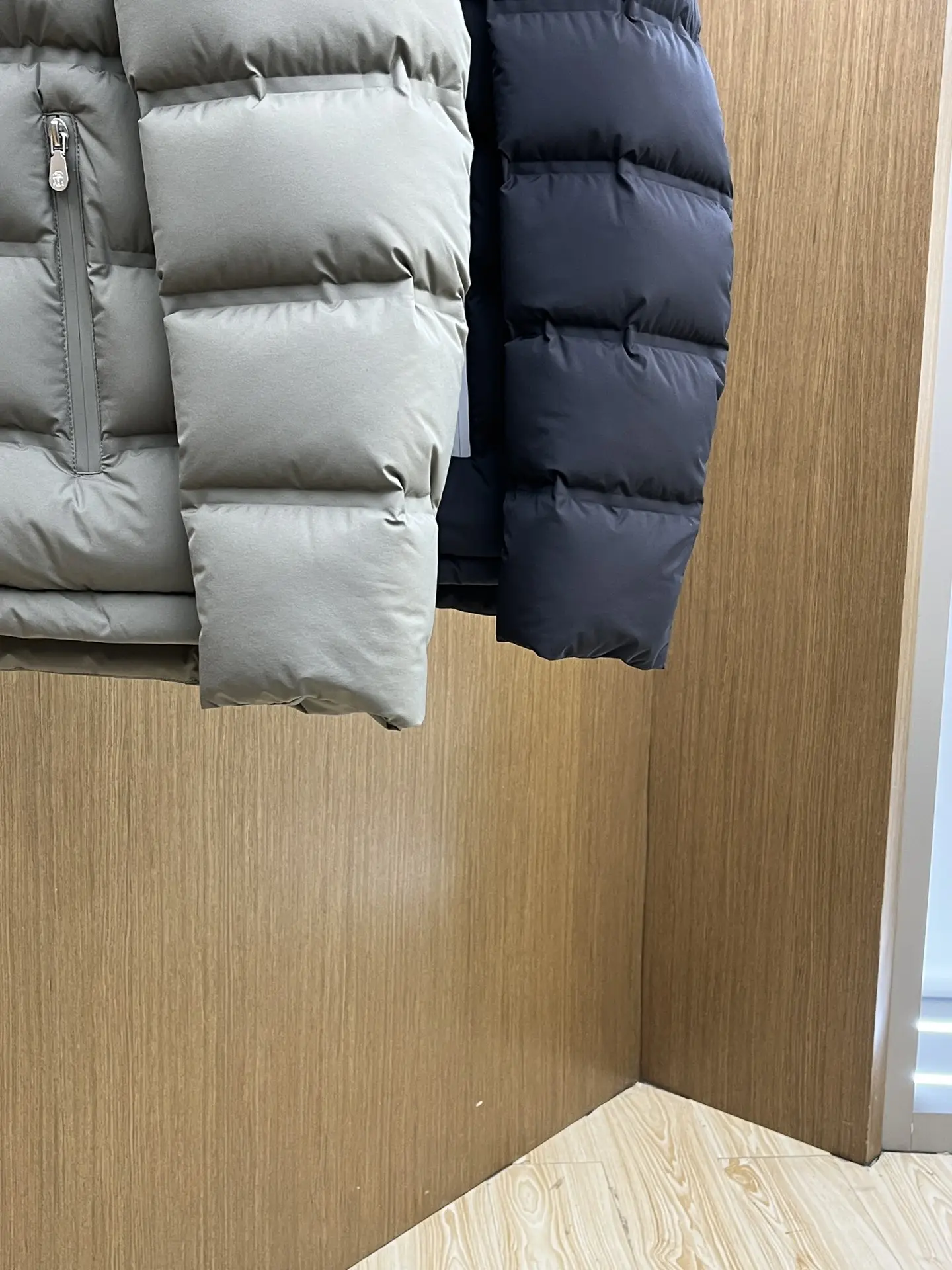 Brunello Cucinelli Logo-Print Quilted Down Jacket D60020390 — view 6