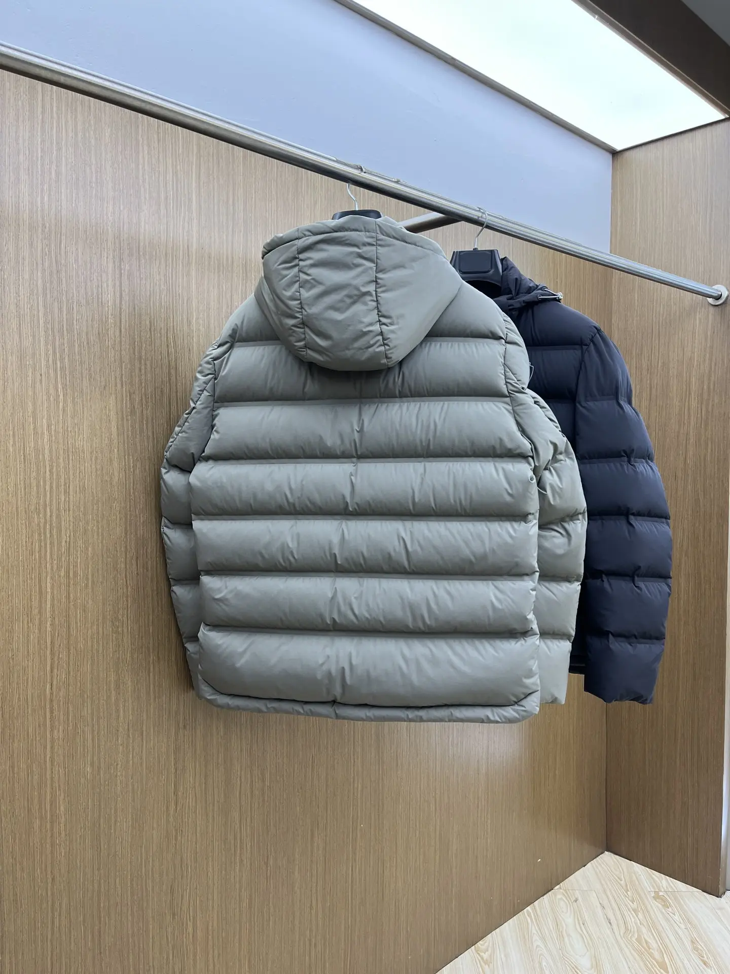 Brunello Cucinelli Logo-Print Quilted Down Jacket D60020390 — view 9