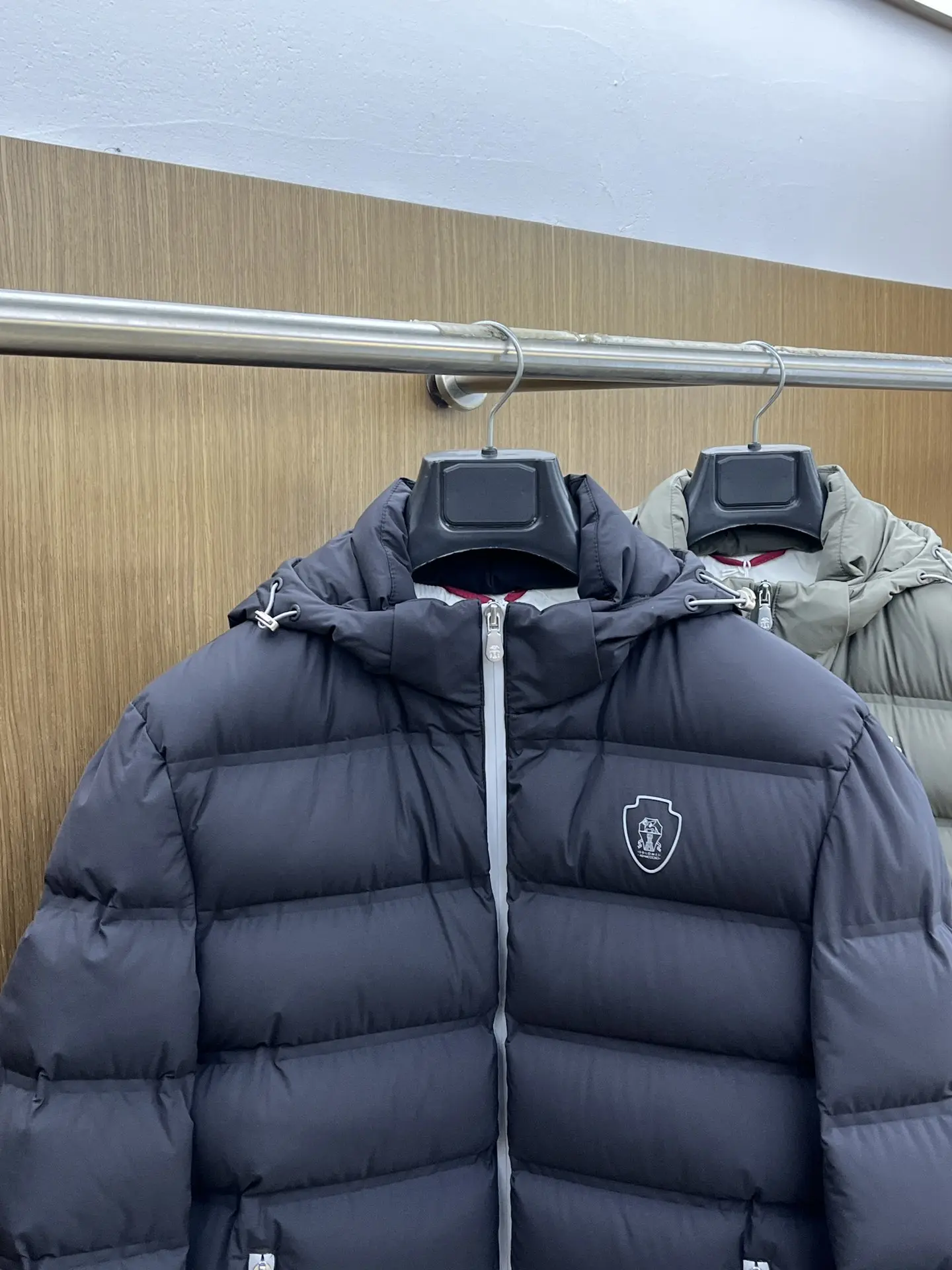 Logo-Print Quilted Down Puffer Jacket D60020389 — view 2