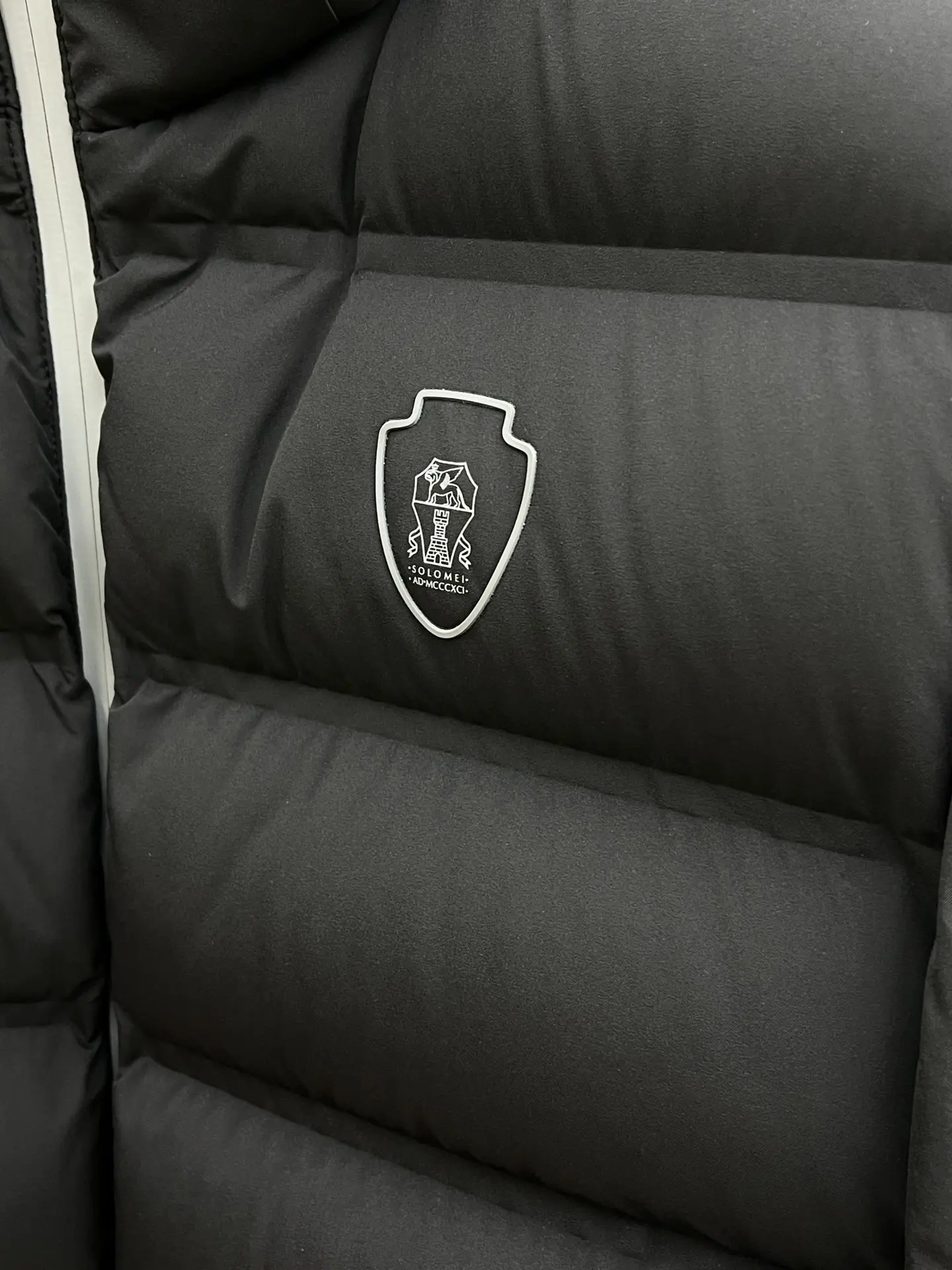 Logo-Print Quilted Down Puffer Jacket D60020389 — view 5