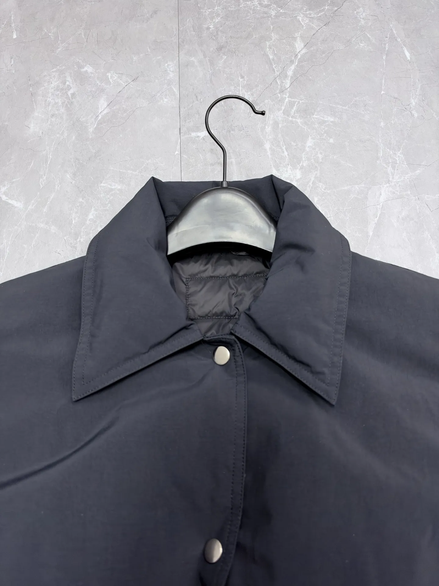 Point-Collar Down-Filled Puffer Jacket D61020505 — view 3