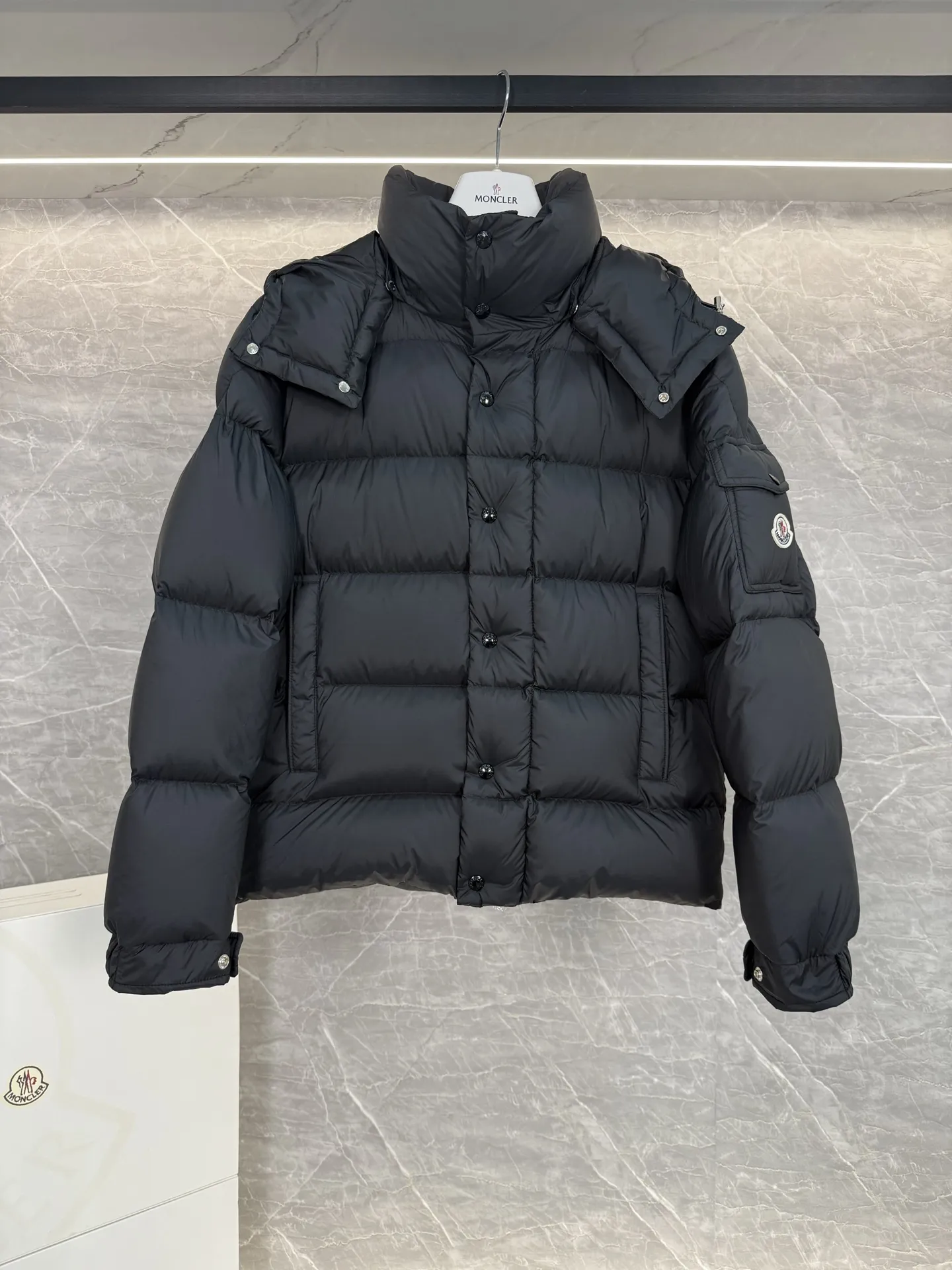 Vezere Short Down-Filled Puffer Jacket D63020309 — view 3