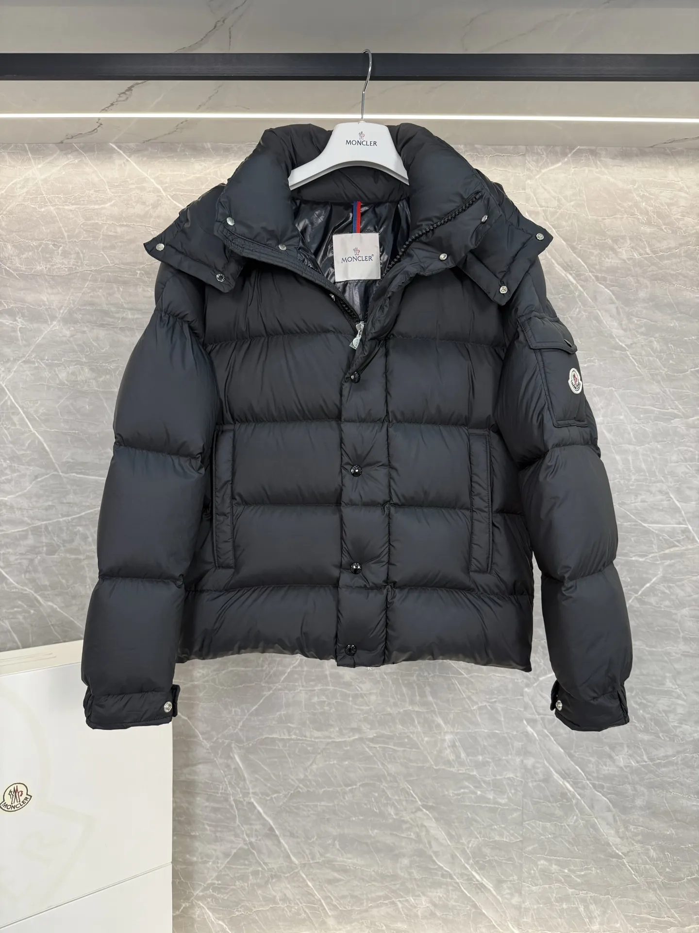 Vezere Short Down-Filled Puffer Jacket D63020309 — view 6