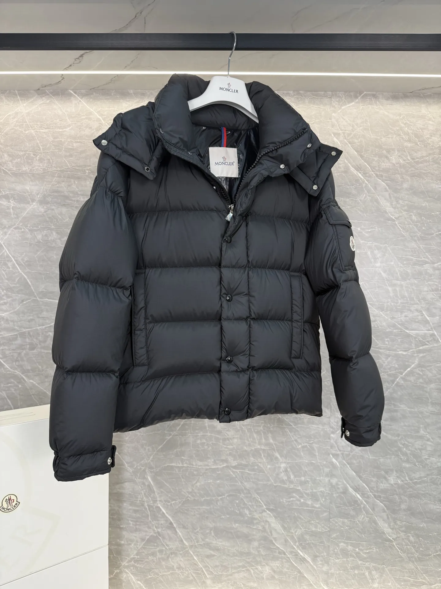 Vezere Short Down-Filled Puffer Jacket D63020309 — view 8