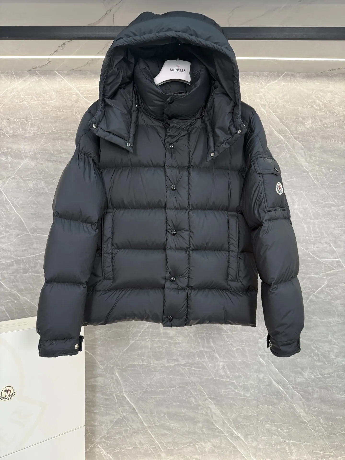 Vezere Short Down-Filled Puffer Jacket D63020309 — view 9