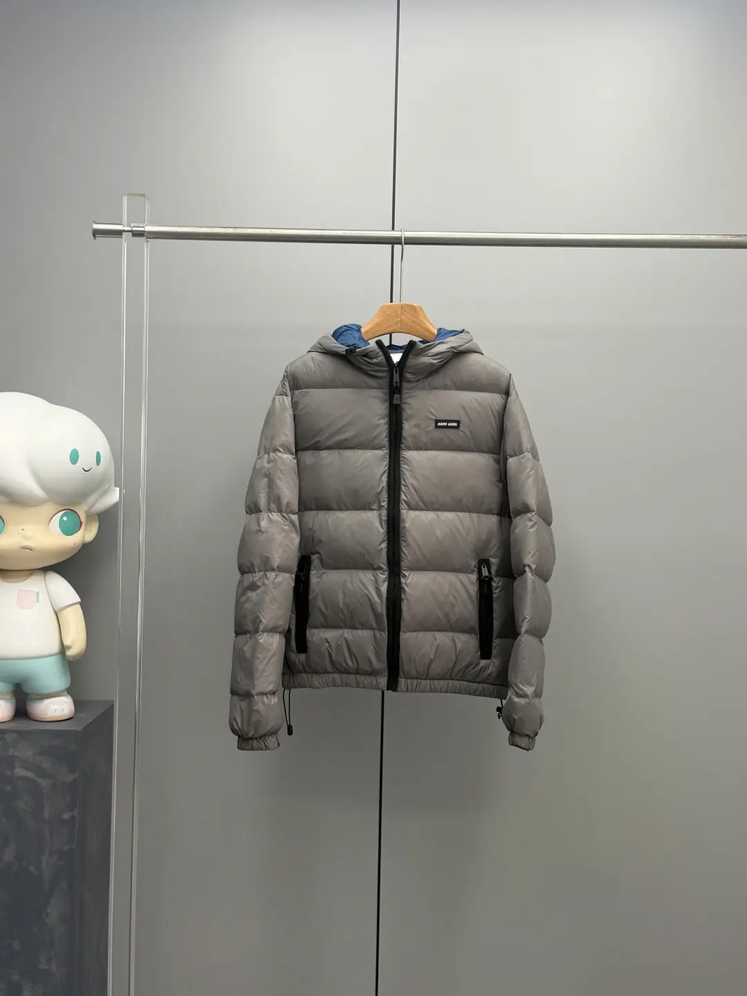 Hooded Cropped Down Puffer Jacket D64020391