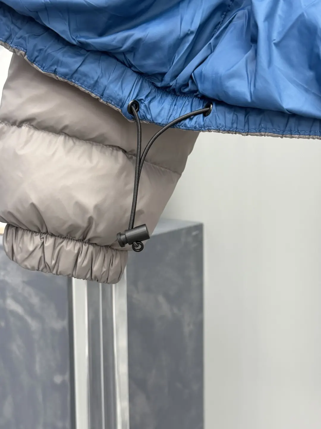 Hooded Cropped Down Puffer Jacket D64020391 — view 5