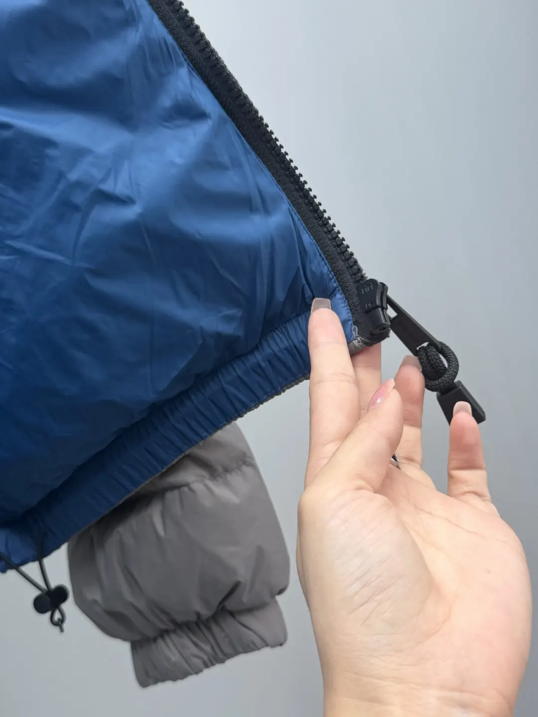Hooded Cropped Down Puffer Jacket D64020391 — view 6