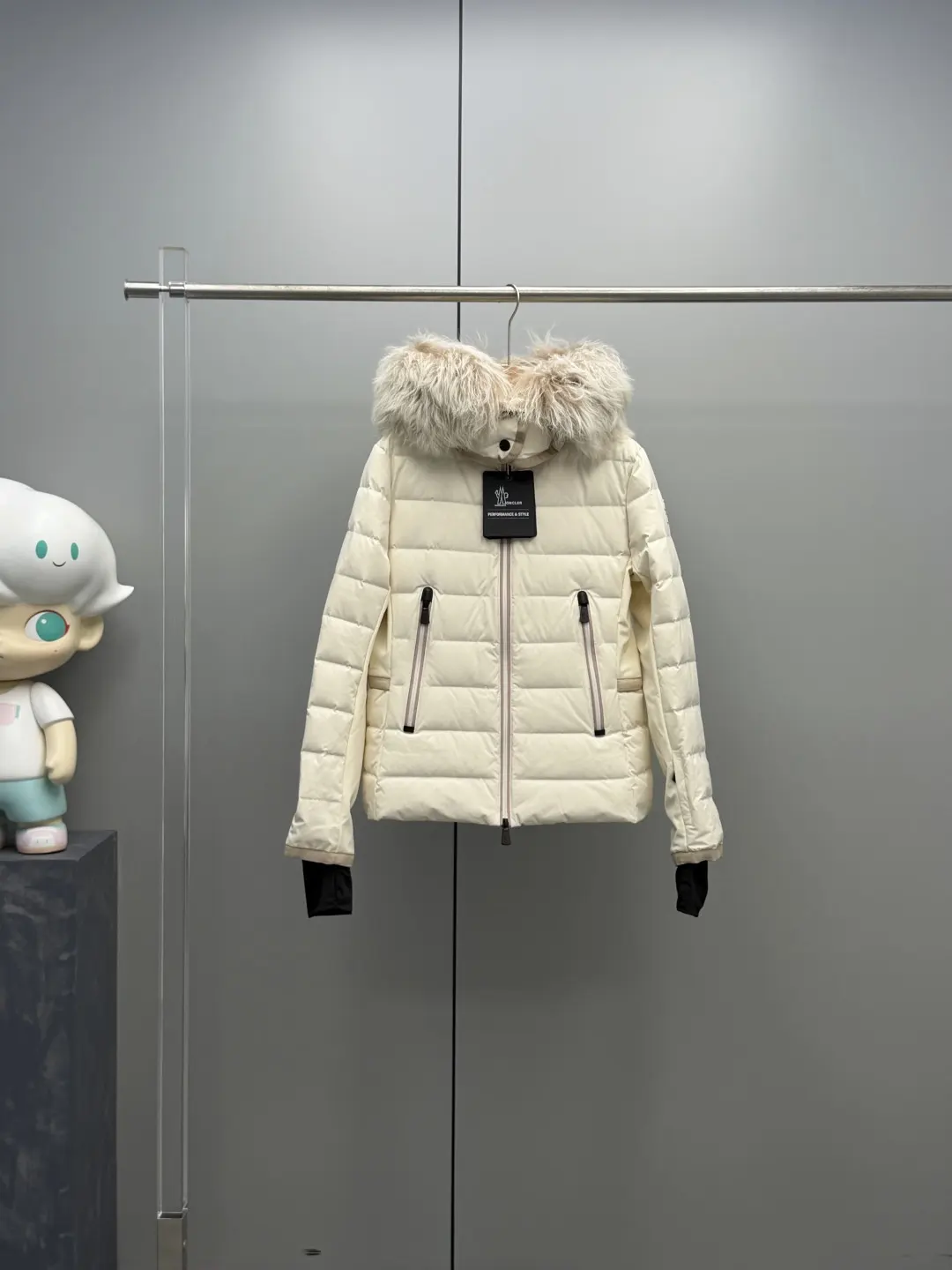 Moncler Lamoura Fur-Trimmed Down Ski Jacket D83020301