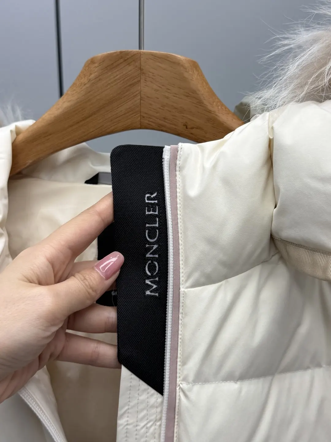 Moncler Lamoura Fur-Trimmed Down Ski Jacket D83020301 — view 4