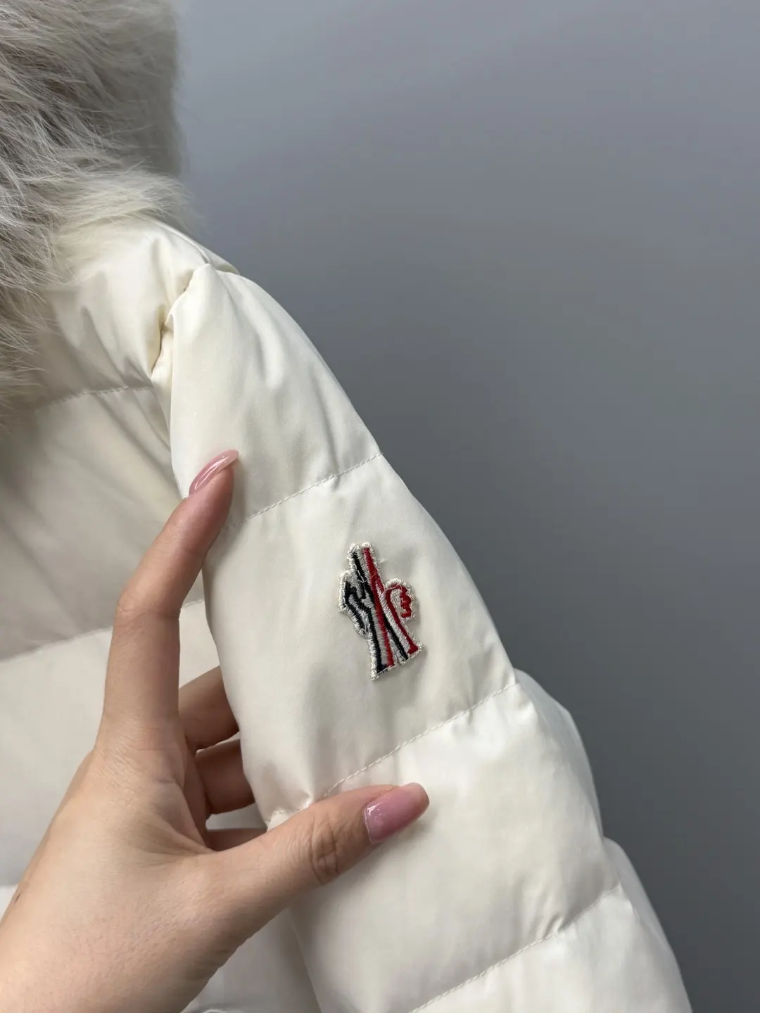 Moncler Lamoura Fur-Trimmed Down Ski Jacket D83020301 — view 5