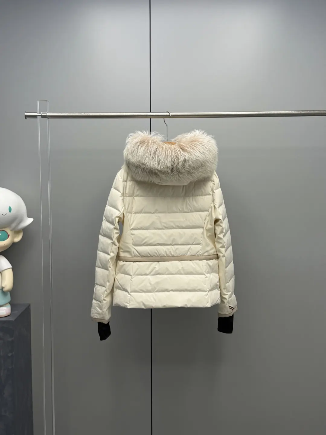 Moncler Lamoura Fur-Trimmed Down Ski Jacket D83020301 — view 9