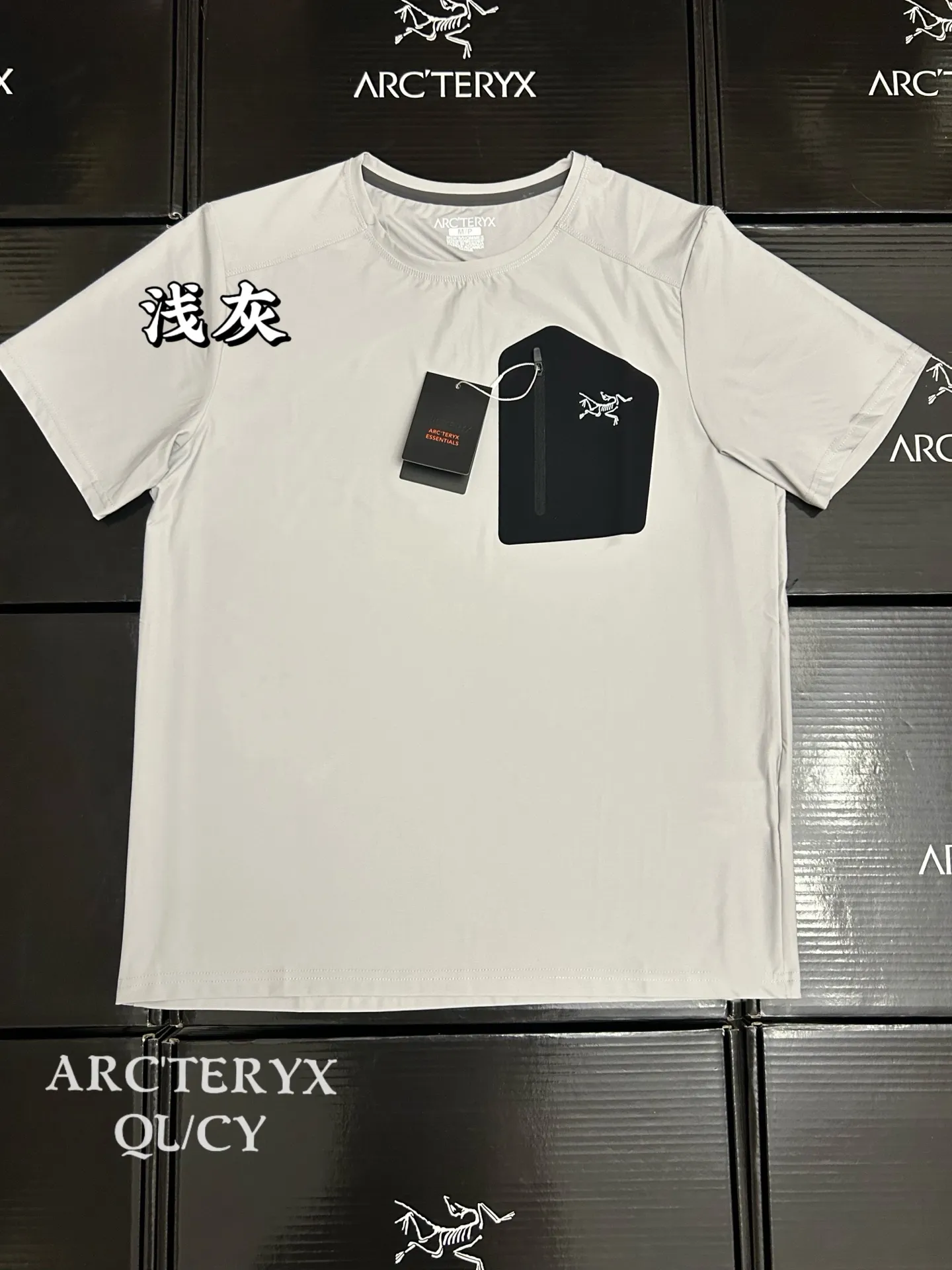 Performance Quick-Dry Zip-Pocket T-Shirt D18011481