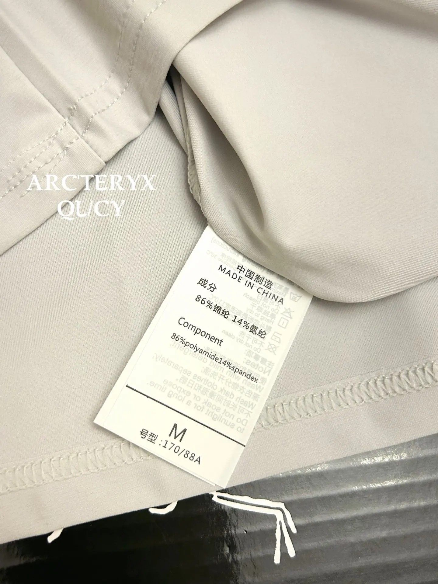 Performance Quick-Dry Zip-Pocket T-Shirt D18011481 — view 5