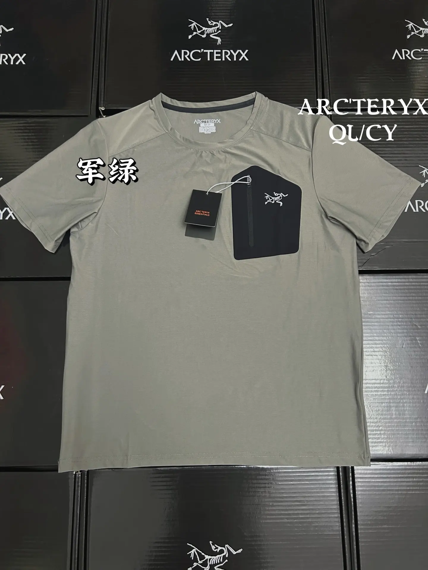Zip-Pocket Performance Tech T-Shirt D18011485