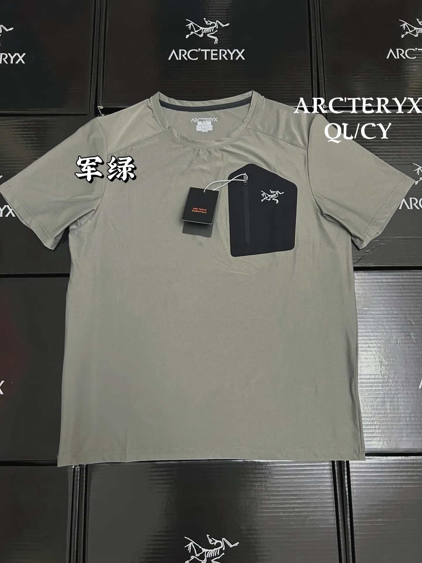 Zip-Pocket Performance Tech T-Shirt D18011485