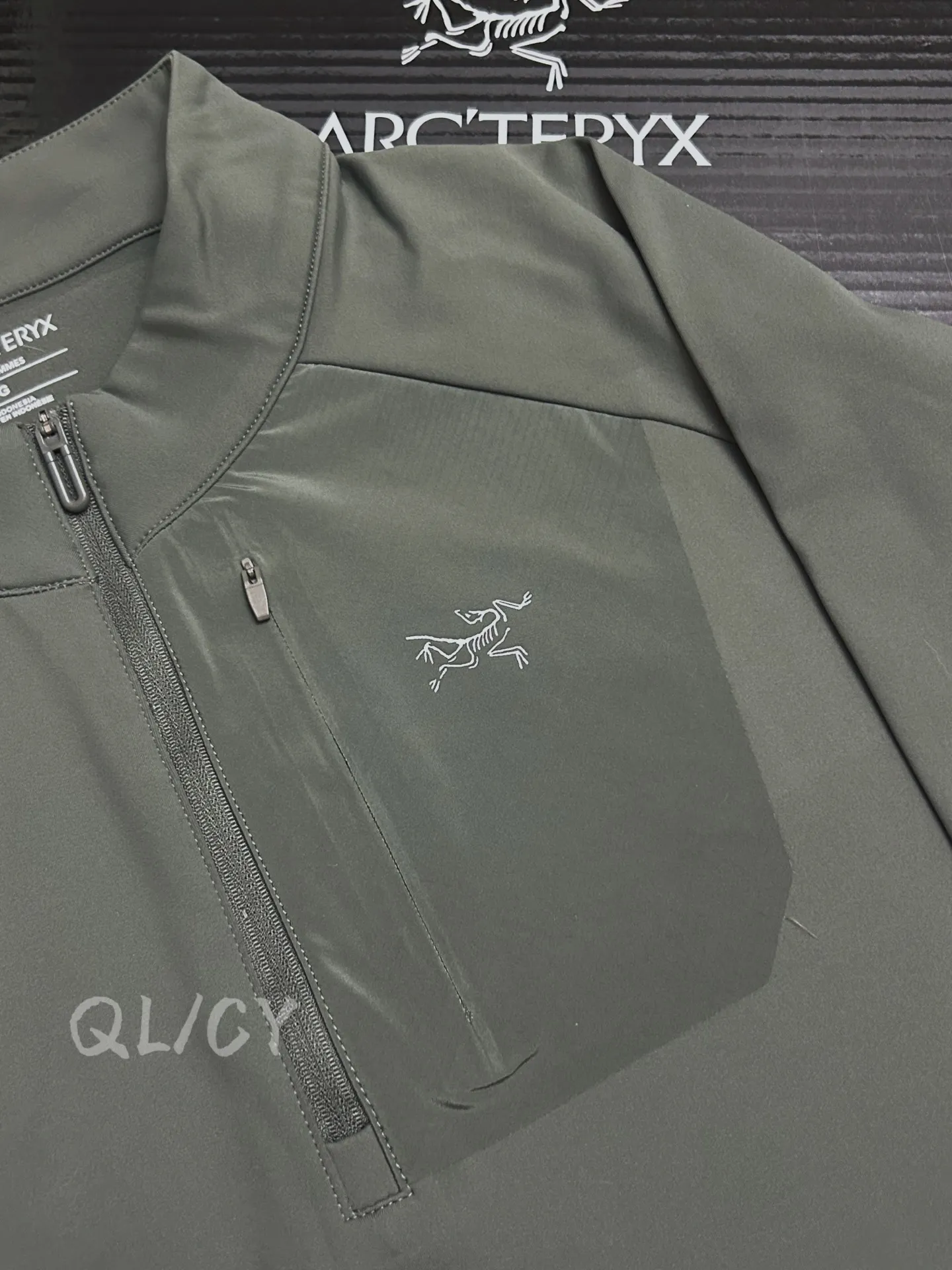 Delta Zip-Neck Fleece Sweatshirt D18020979 — view 2