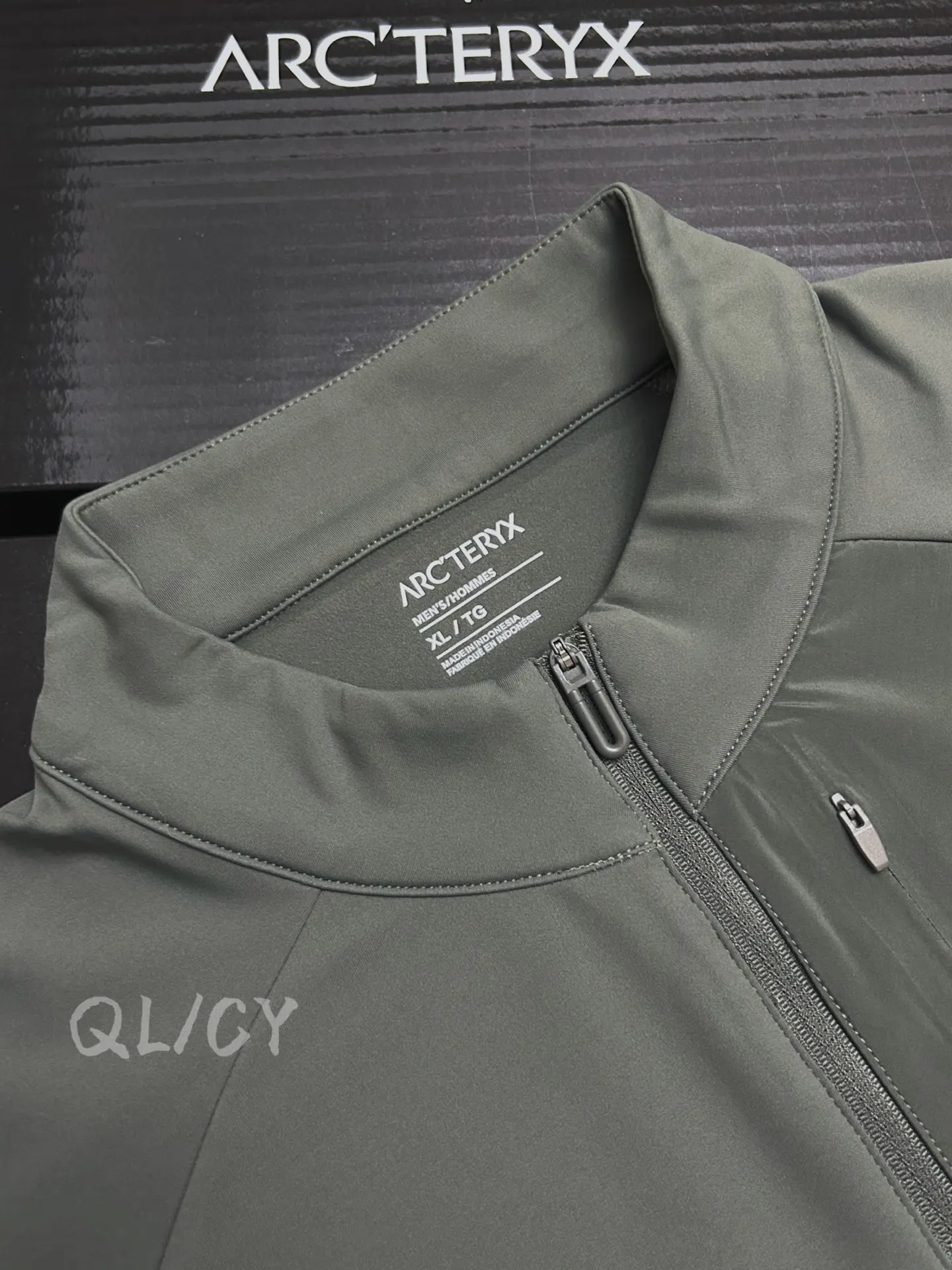 Delta Zip-Neck Fleece Sweatshirt D18020979 — view 3