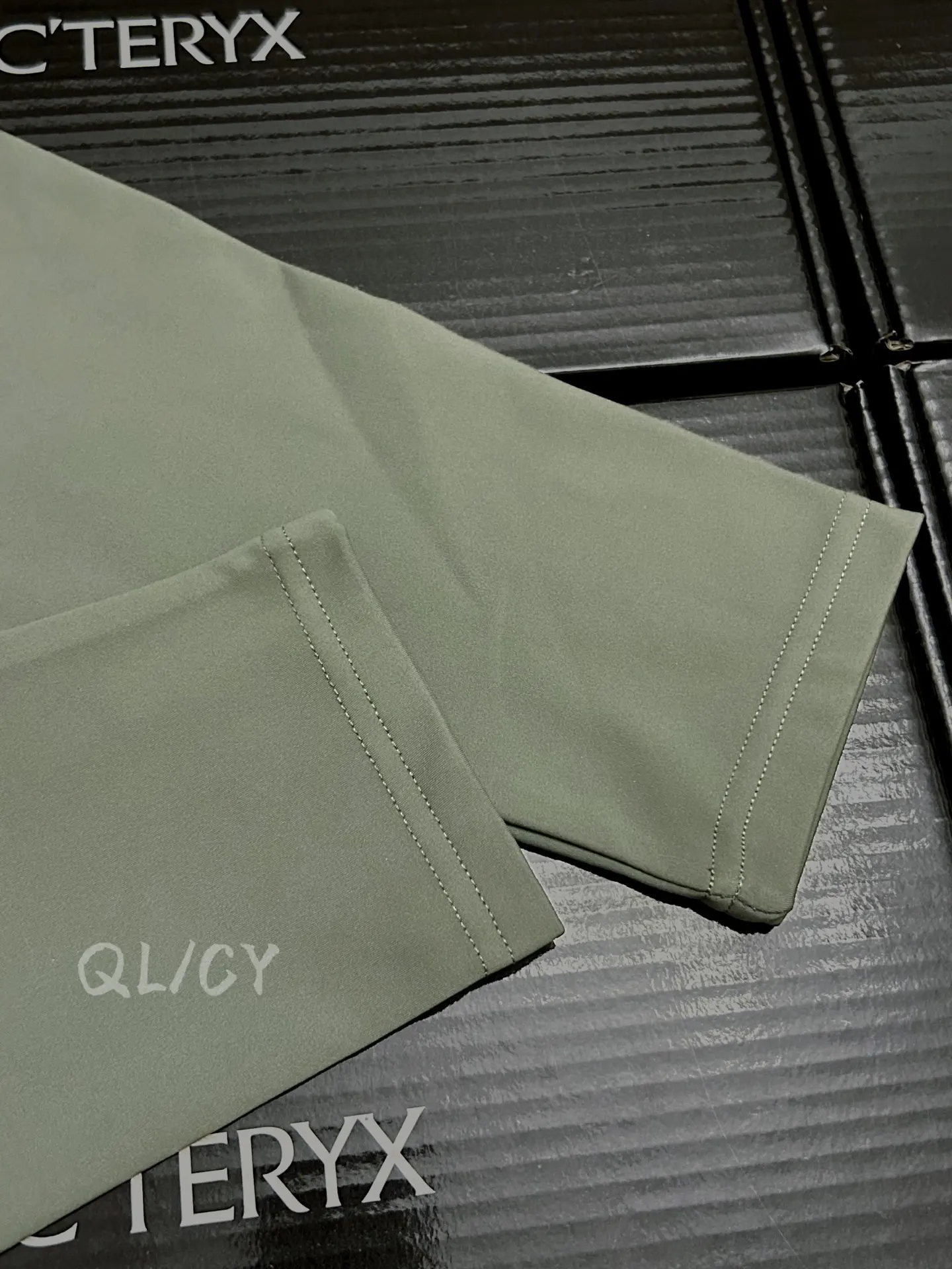 Delta Zip-Neck Fleece Sweatshirt D18020979 — view 9