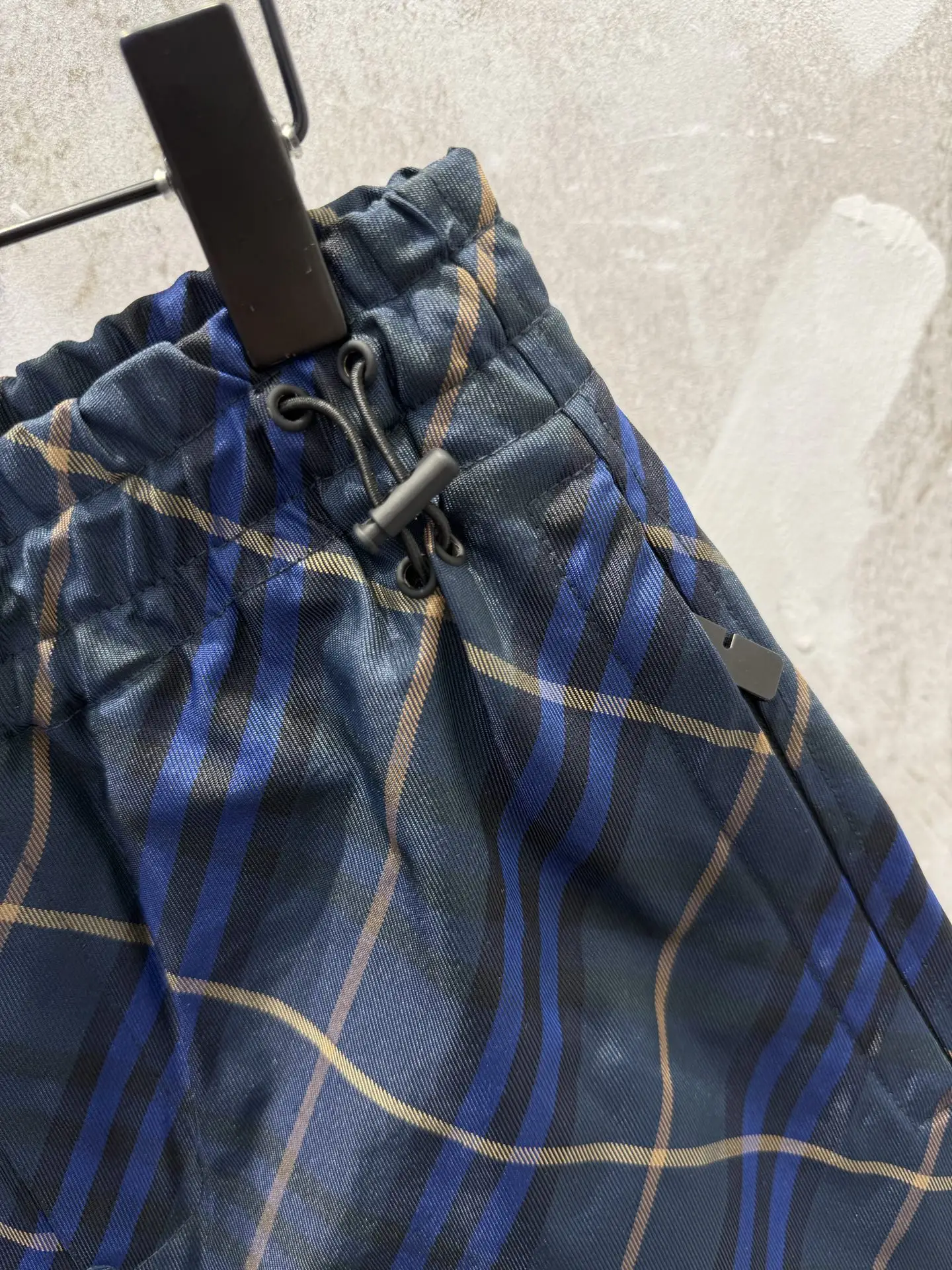 Check Yarn-Dyed Drawstring Shorts D19513371 — view 4