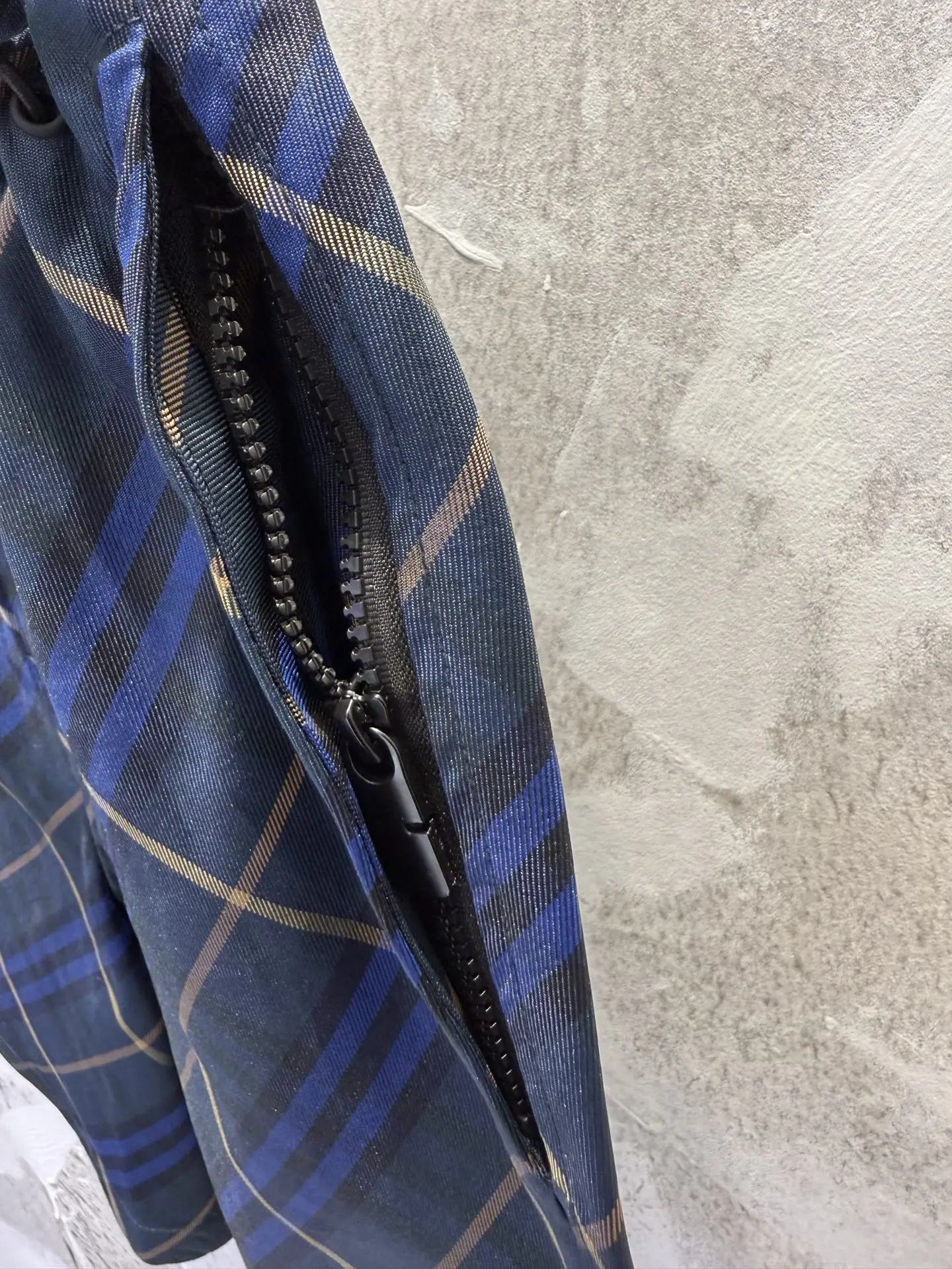 Check Yarn-Dyed Drawstring Shorts D19513371 — view 5