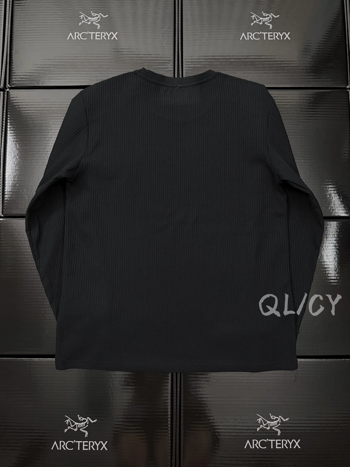 Logo-Embroidered Waffle-Knit Long-Sleeve T-Shirt D21020846 — view 3