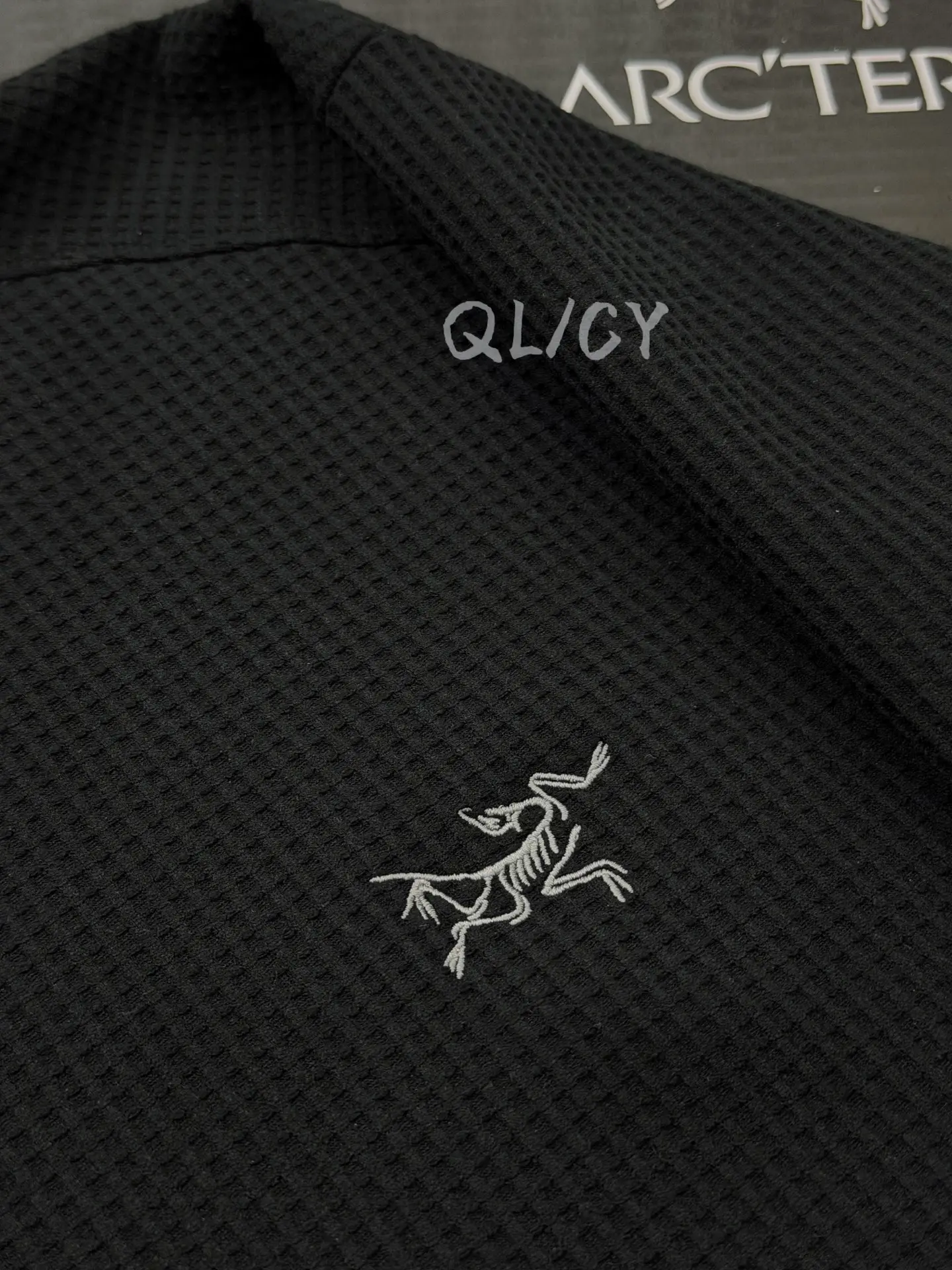 Logo-Embroidered Waffle-Knit Long-Sleeve T-Shirt D21020846 — view 4