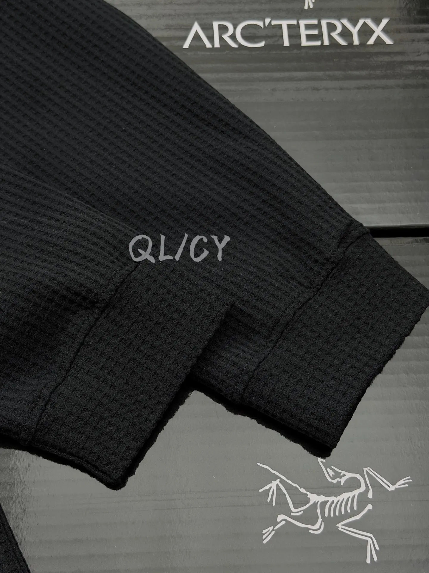 Logo-Embroidered Waffle-Knit Long-Sleeve T-Shirt D21020846 — view 7