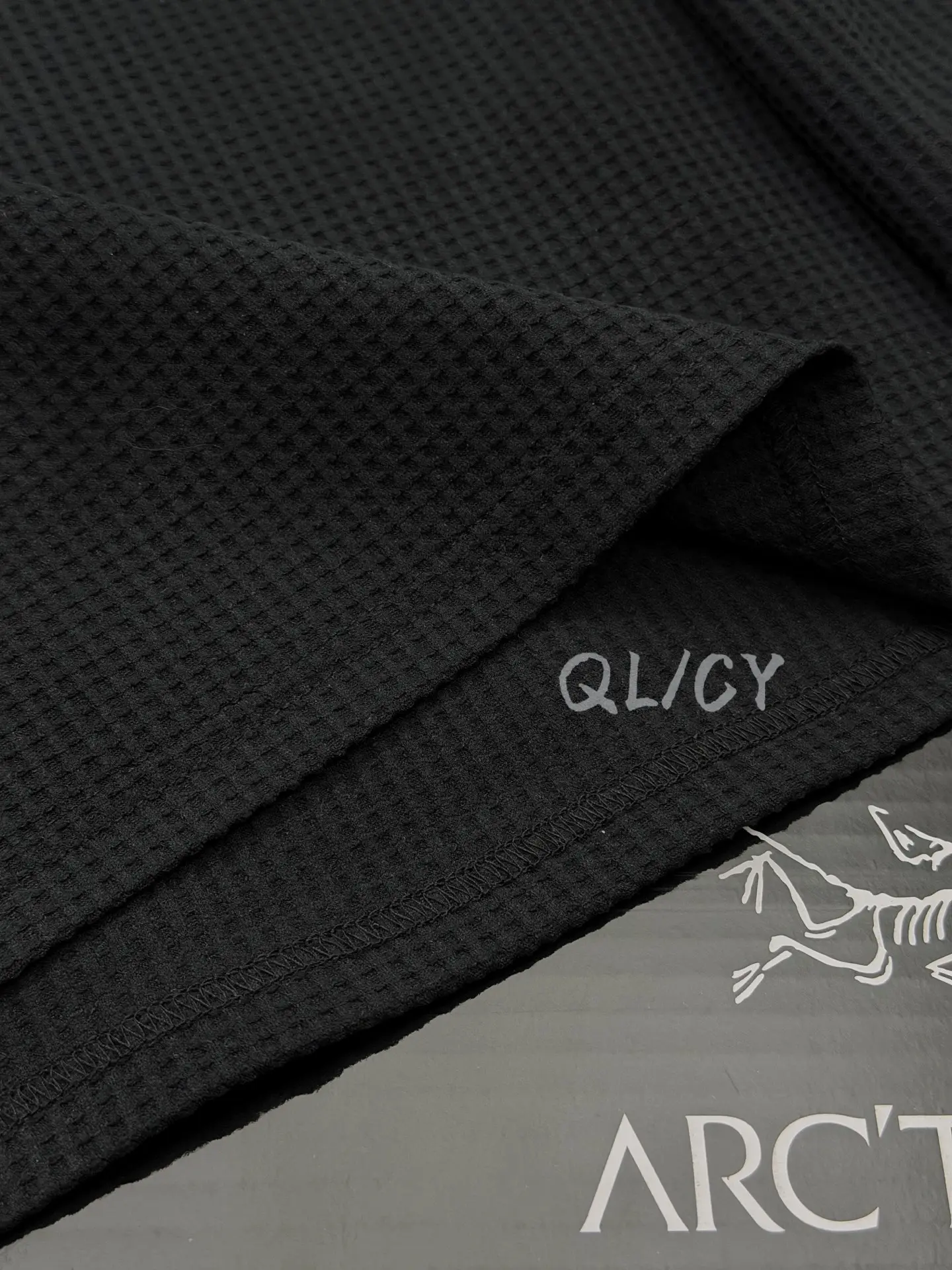 Logo-Embroidered Waffle-Knit Long-Sleeve T-Shirt D21020846 — view 8